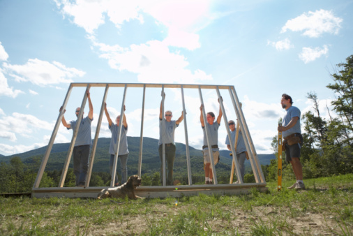 volunteers-construction