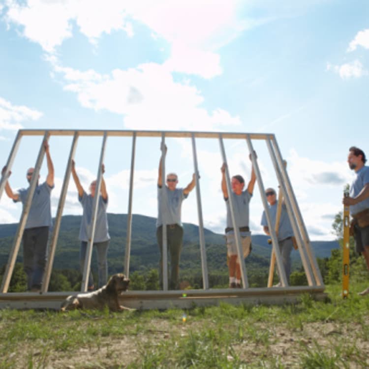 volunteers-construction