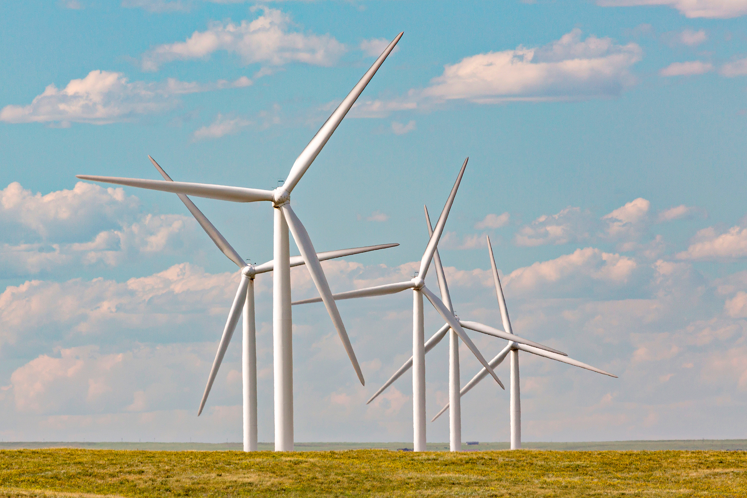 wind-power-catches-mountain-breeze-wyoming
