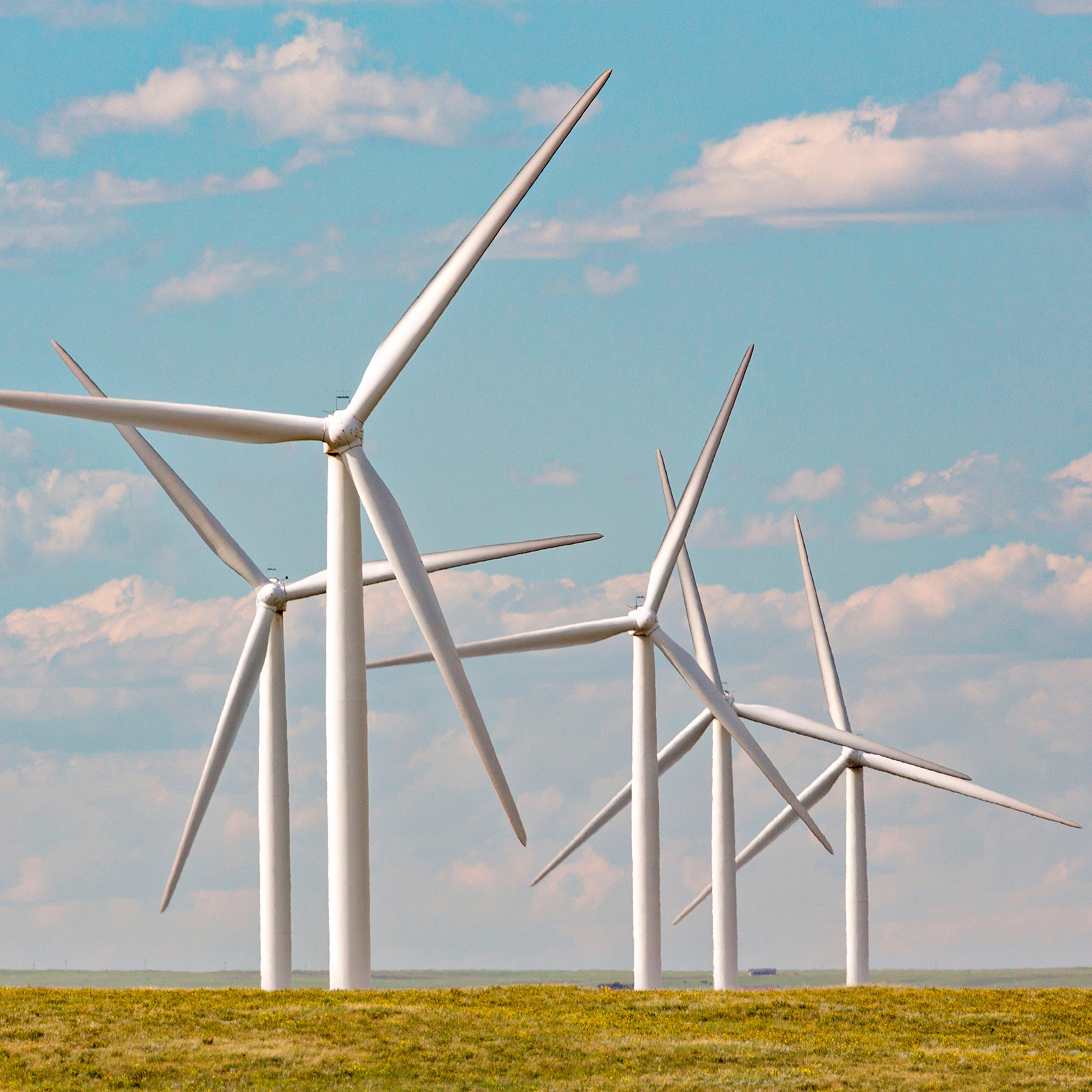 wind-power-catches-mountain-breeze-wyoming