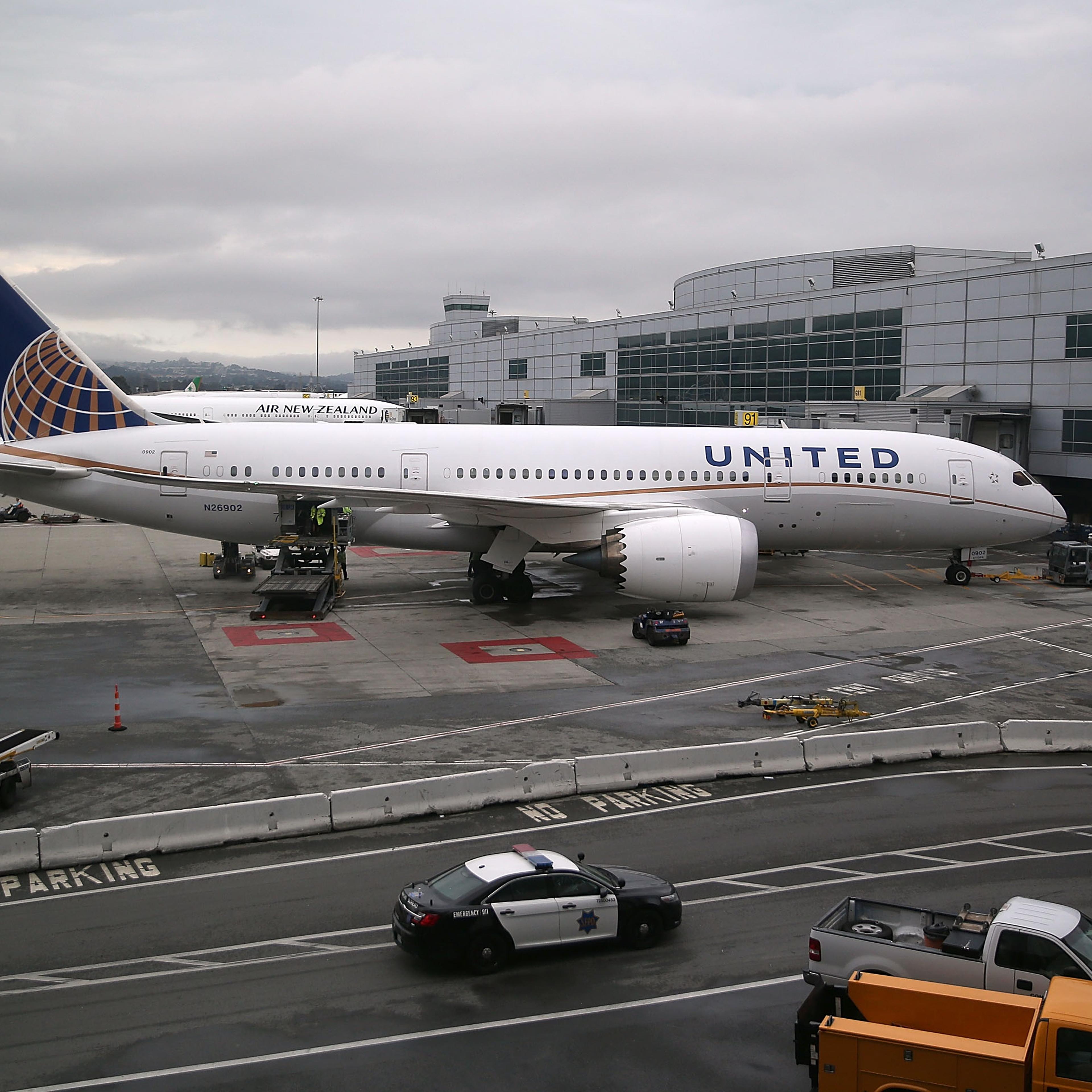 EPA To Regulate Greenhouse Gas Emissions From Airplanes