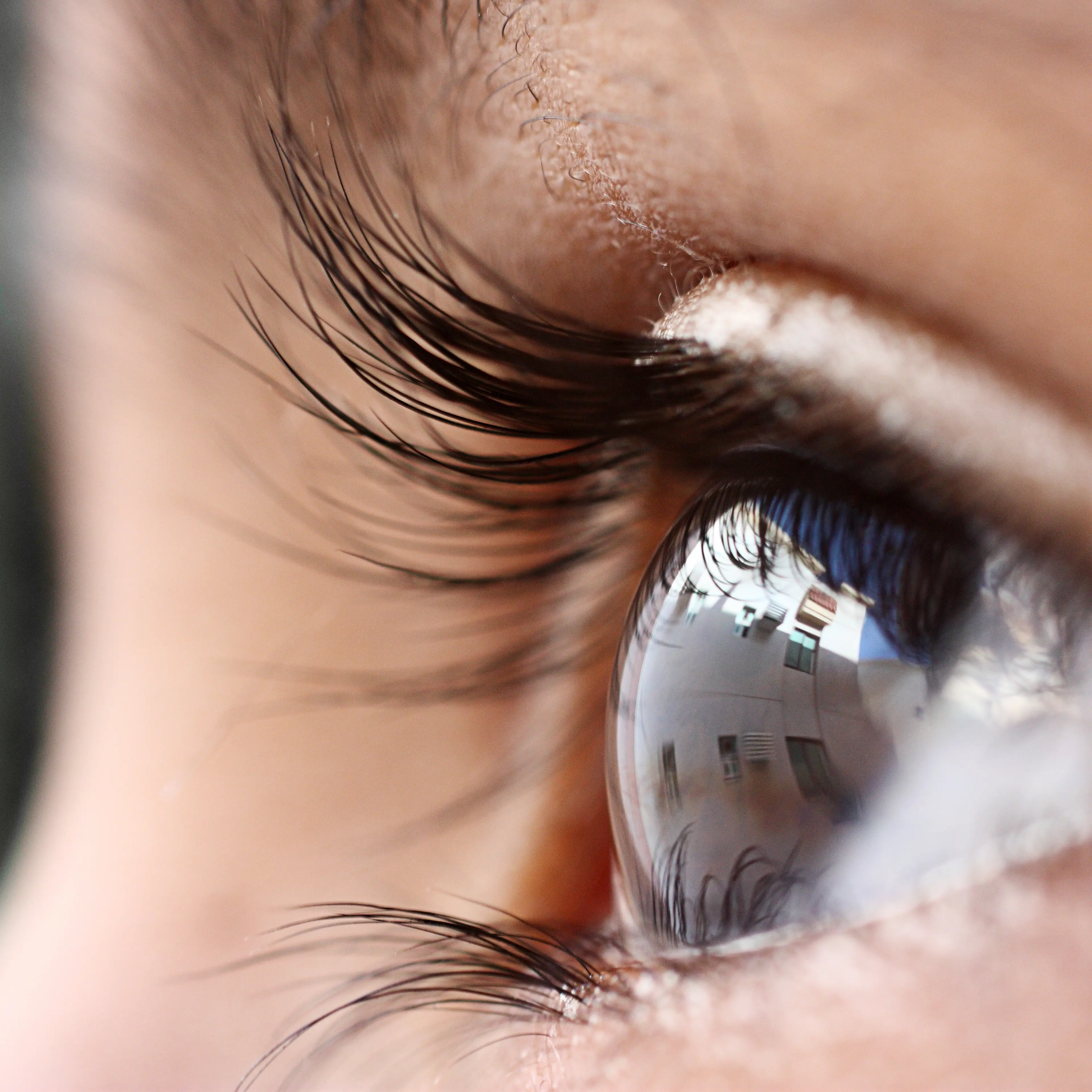 woman-brown-eye-close-up