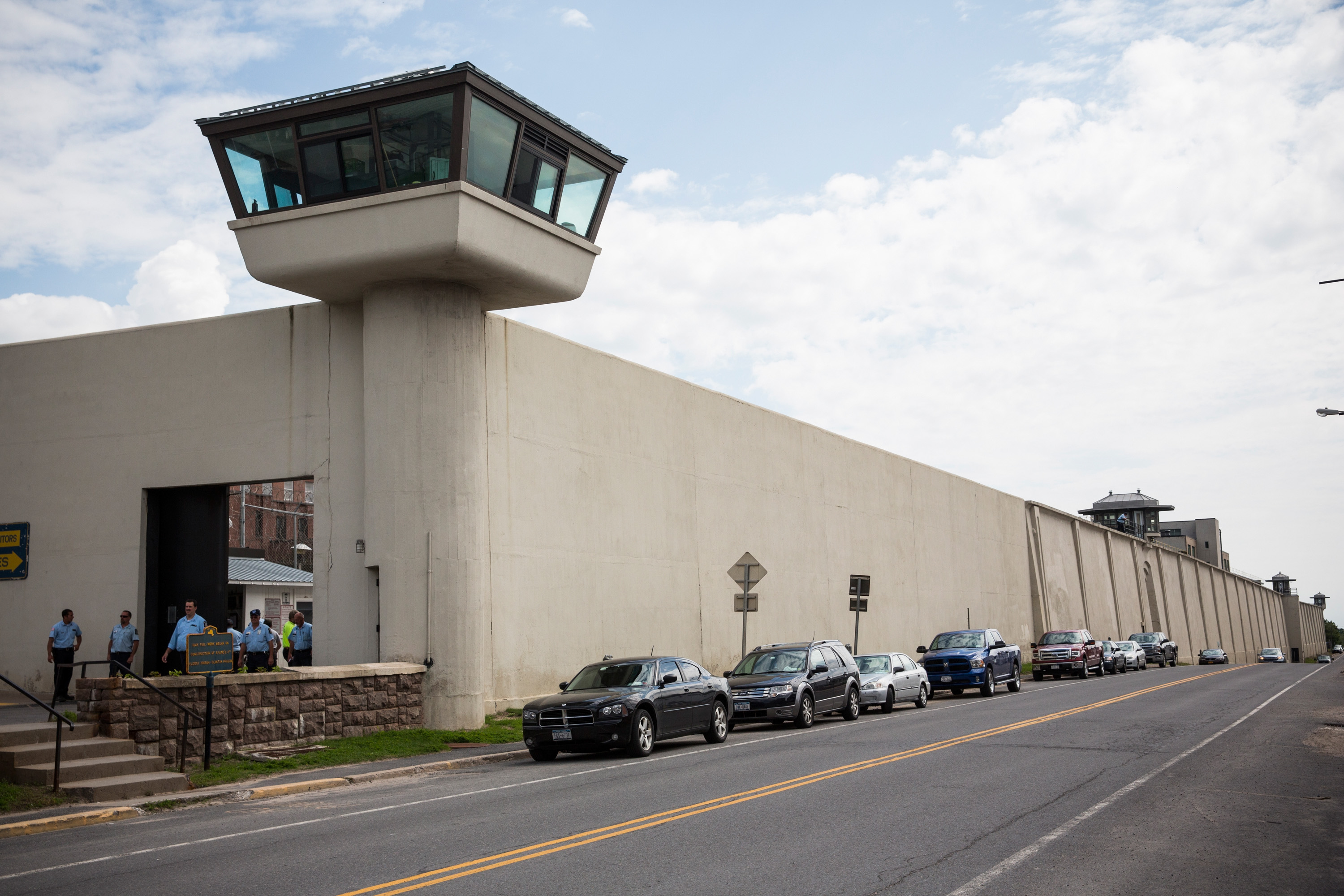 Manhunt Continues For Two Prisoners That Broke Out Of New York State Prison