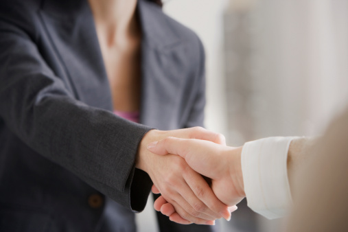 busineesswoman-shaking-hand