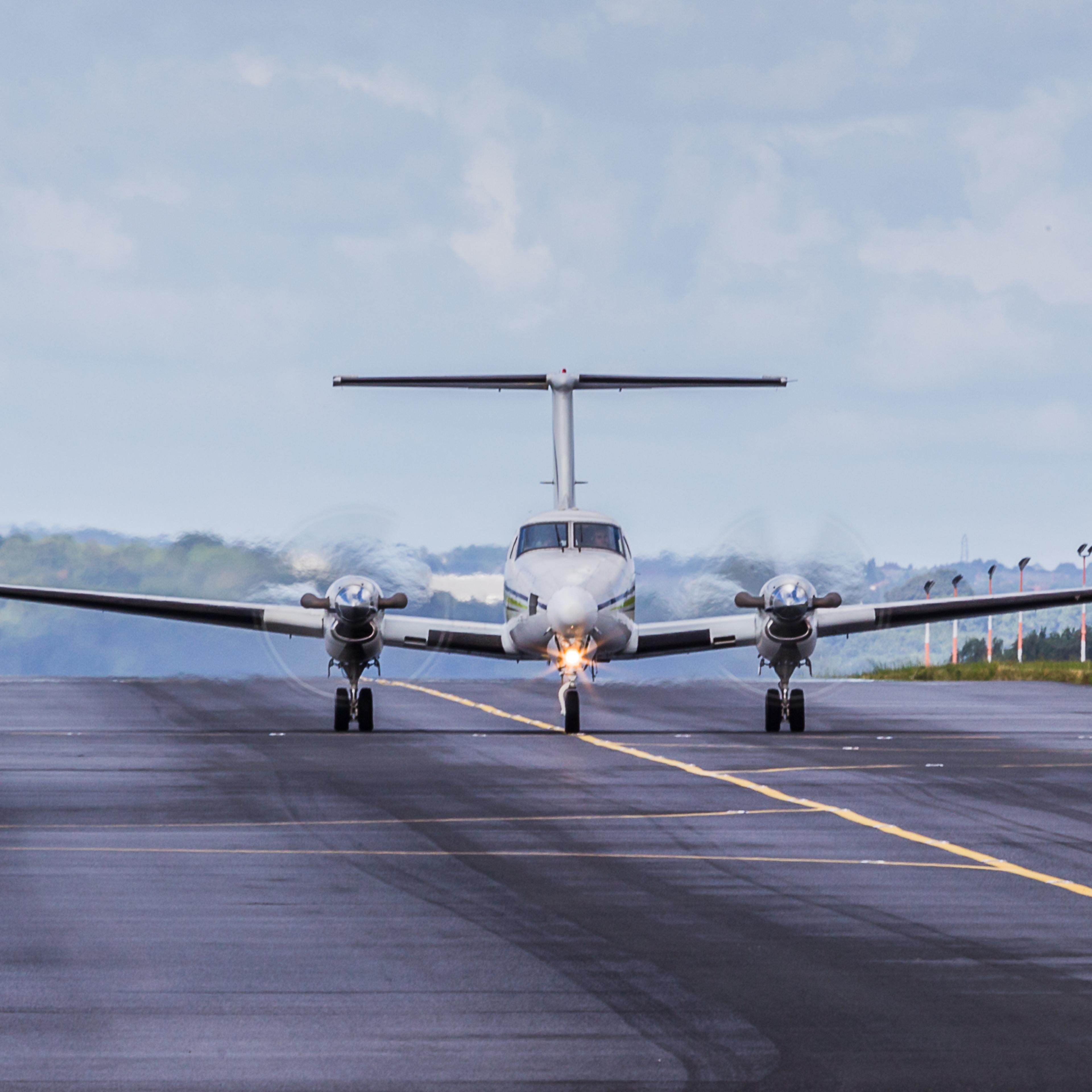 Cessna taxiing