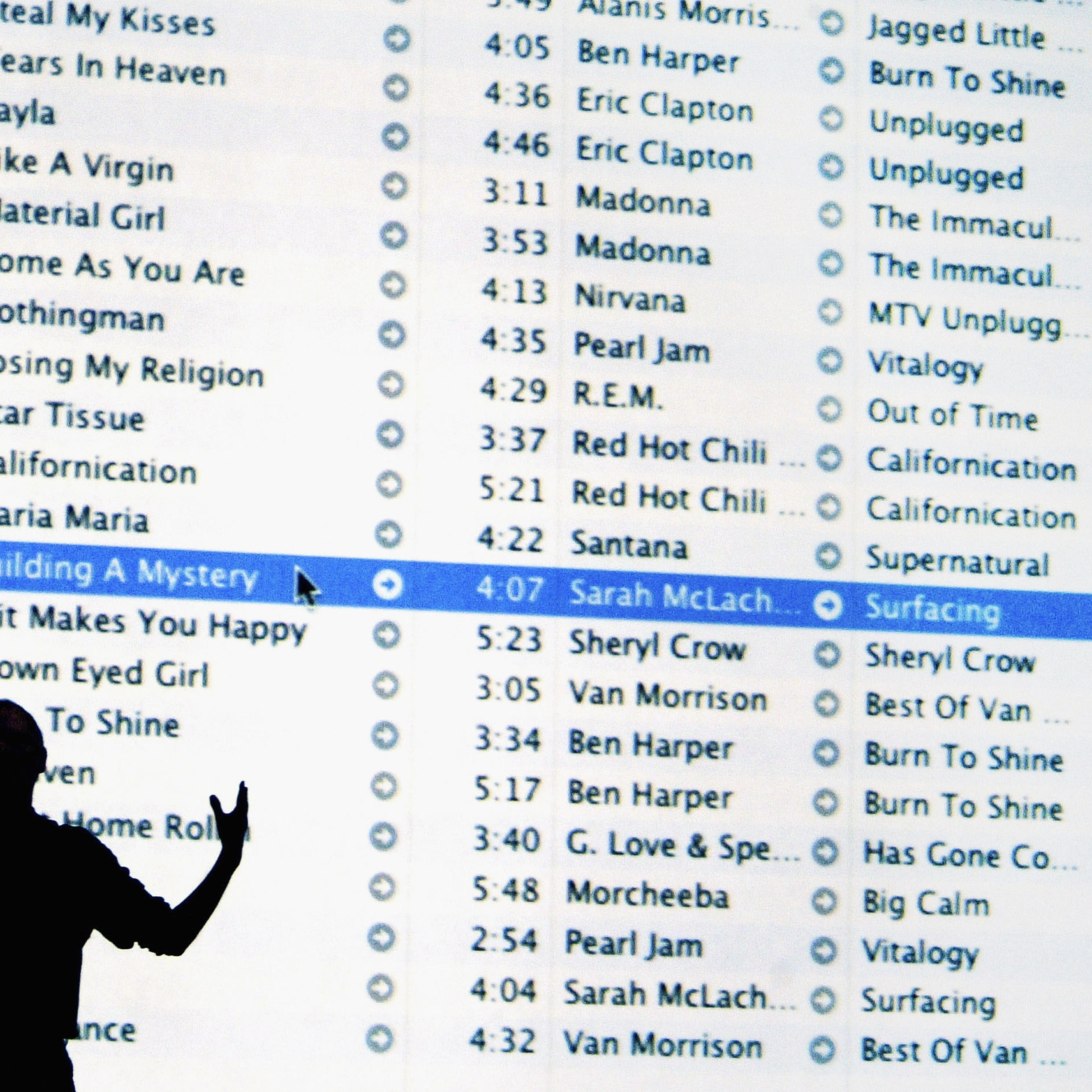 Apple Launch iTunes Music Store In London
