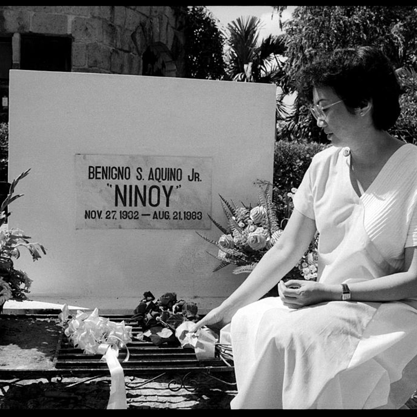 Aquino At Husband's Grave