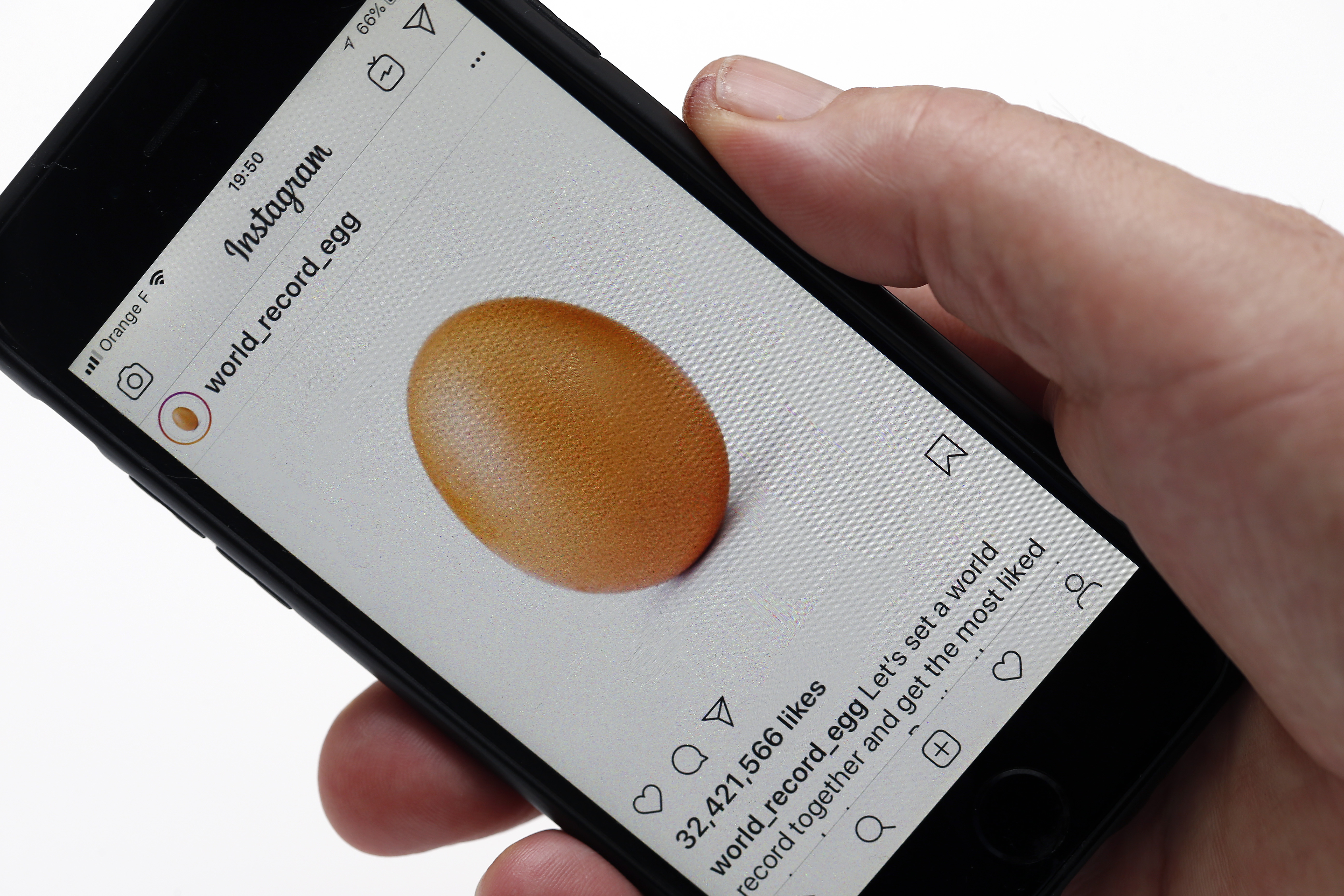 An Egg Becomes The Most Likes Instagram Post : Illustration