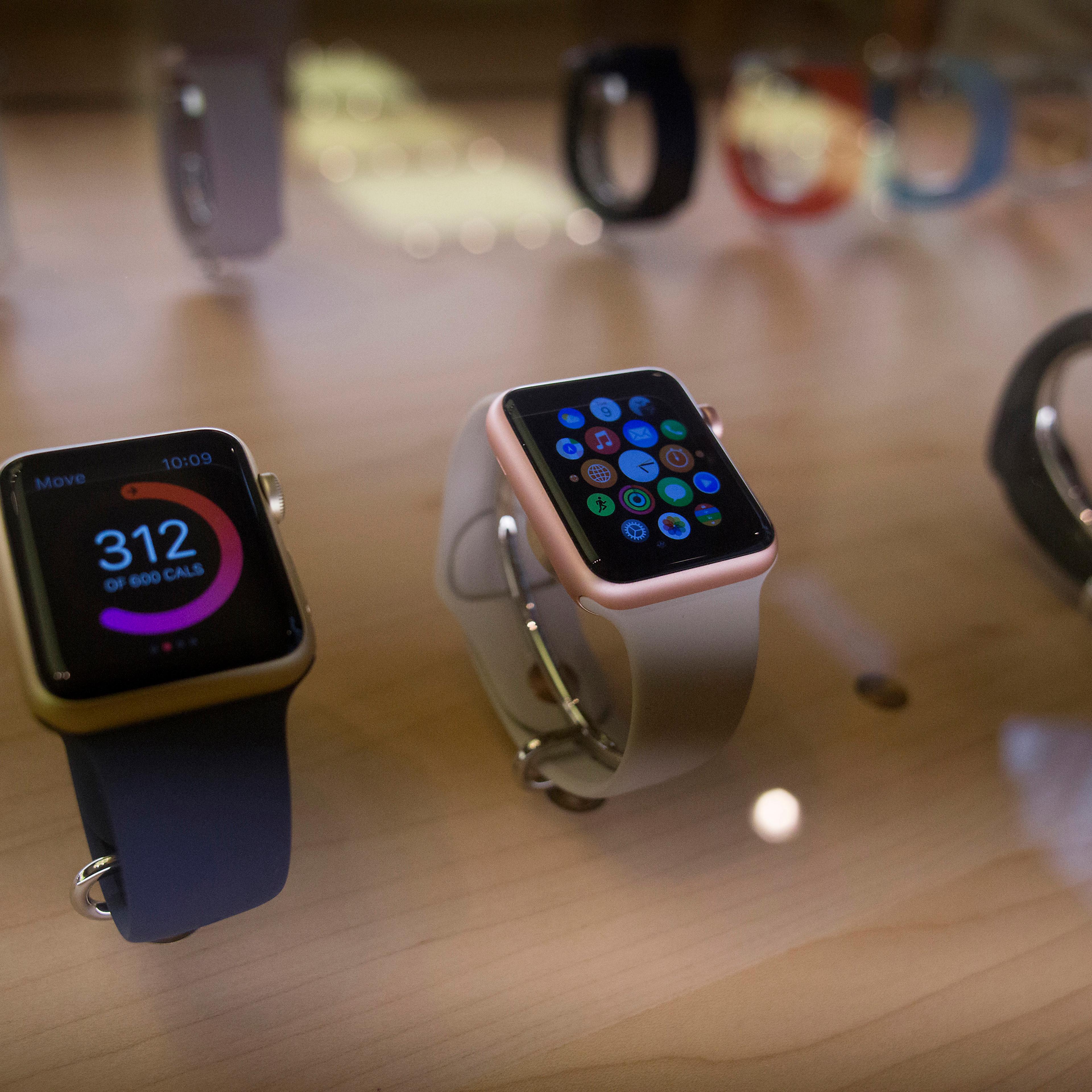 Apple Watch Sport devices in rose gold and gold finishes are displayed at an Apple Inc. store in New York, U.S., on Thursday, Sept. 10, 2015.