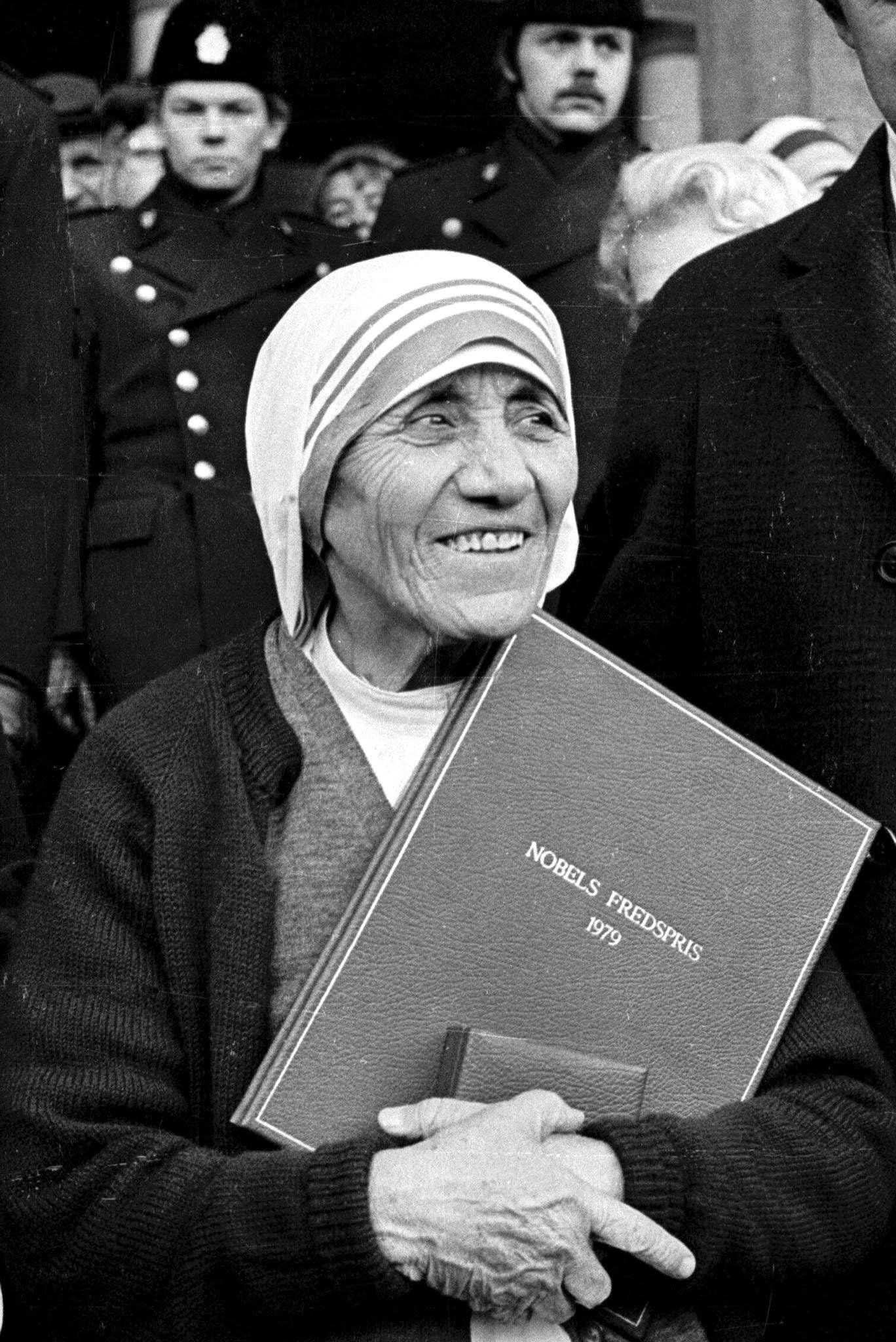 Pope approves sanctification of Mother Teresa