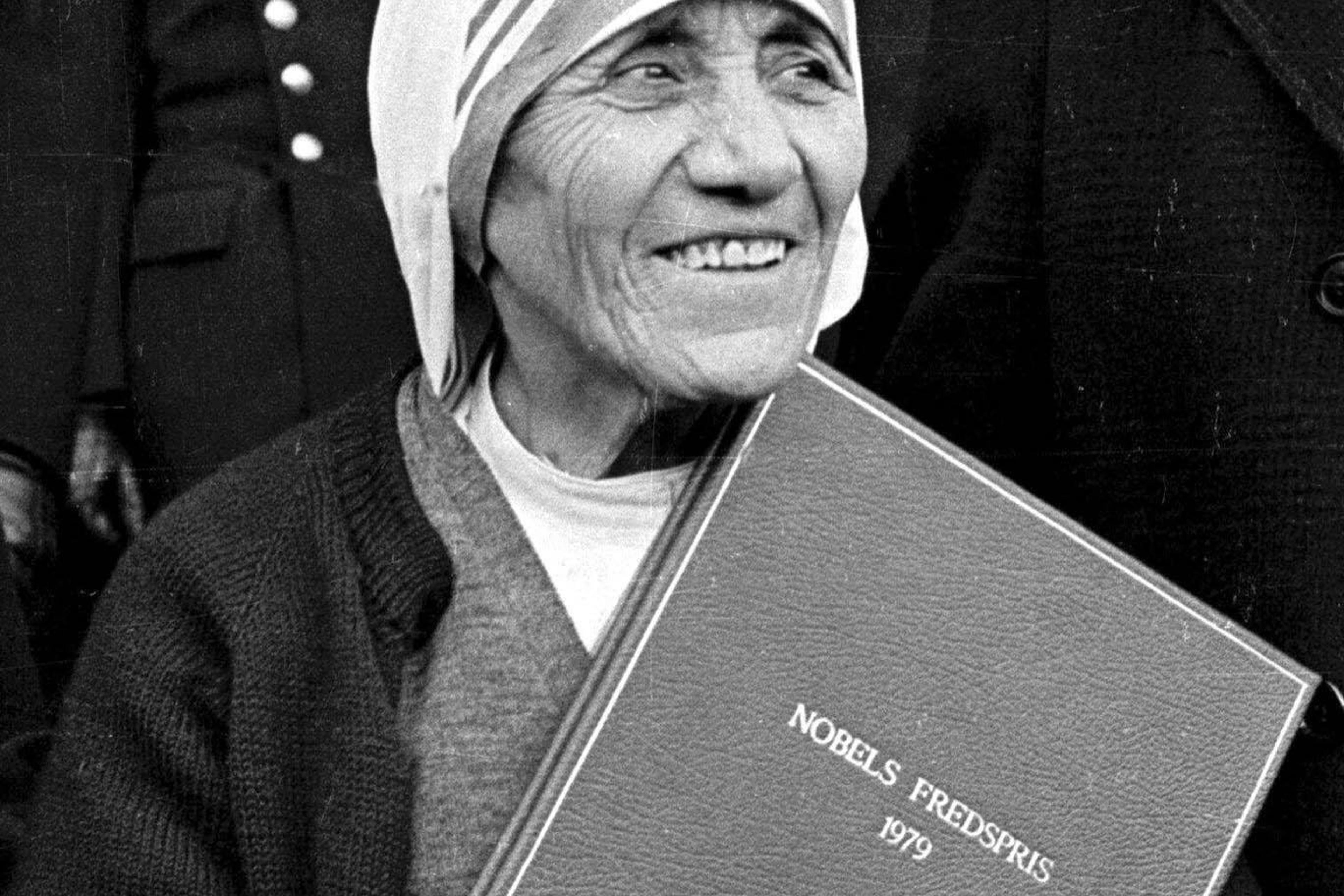Pope approves sanctification of Mother Teresa