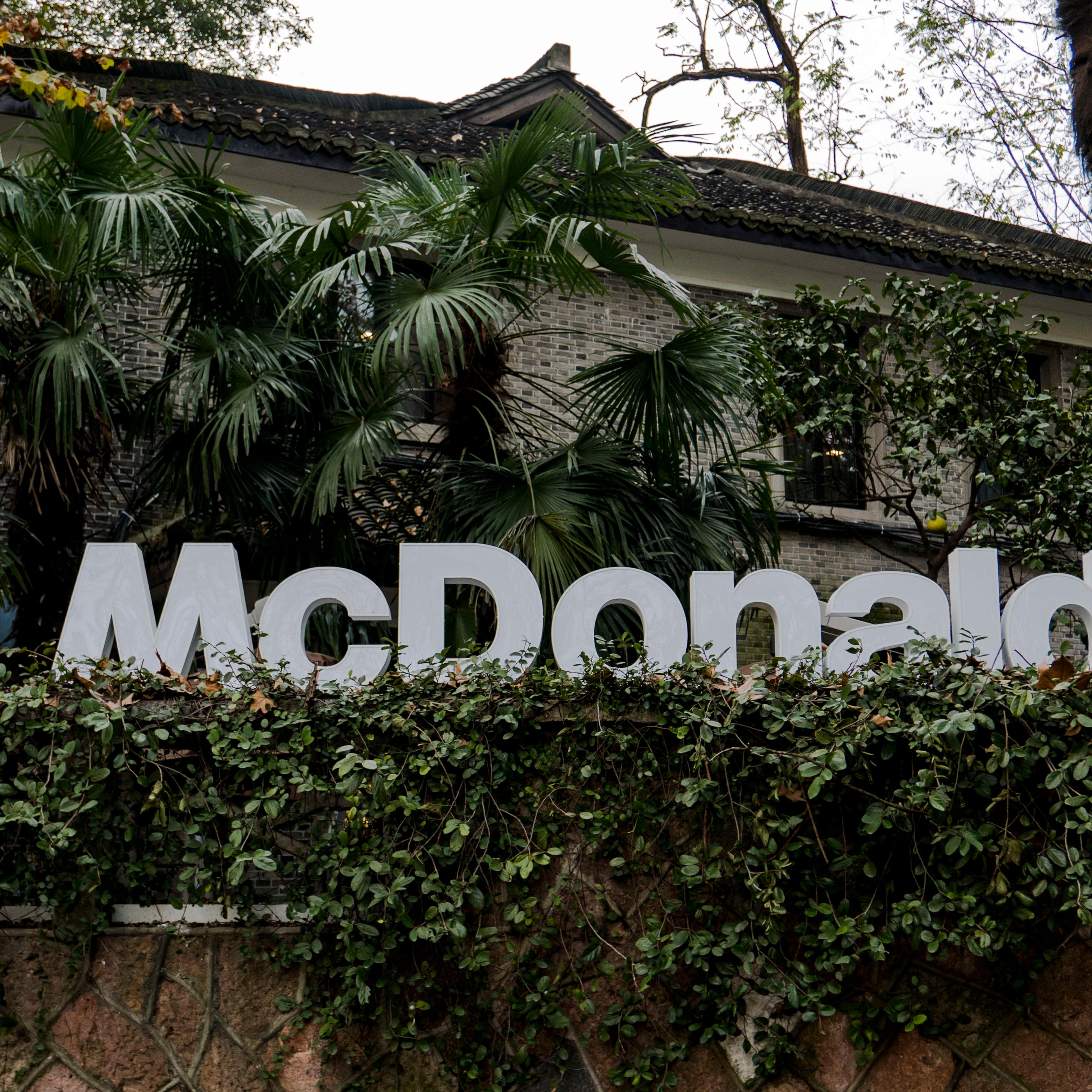 McDonald's opened an outlet in the home of former Taiwanese leader Chiang Ching-kuo beside West Lake.