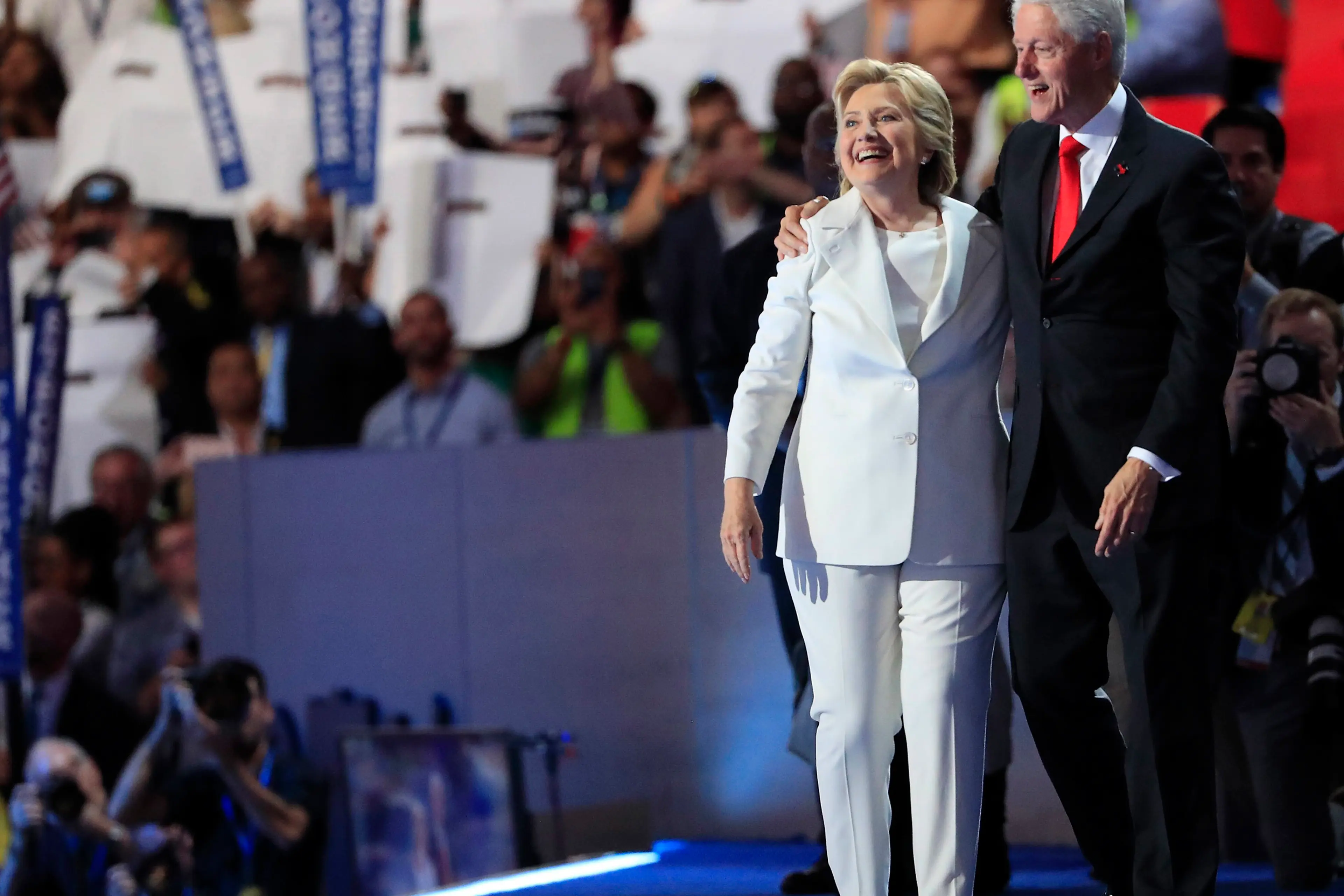 bill clinton in red dress Did Jeffrey Epstein Have a Painting of Bill Clinton Wearing a Dress in His Flat?