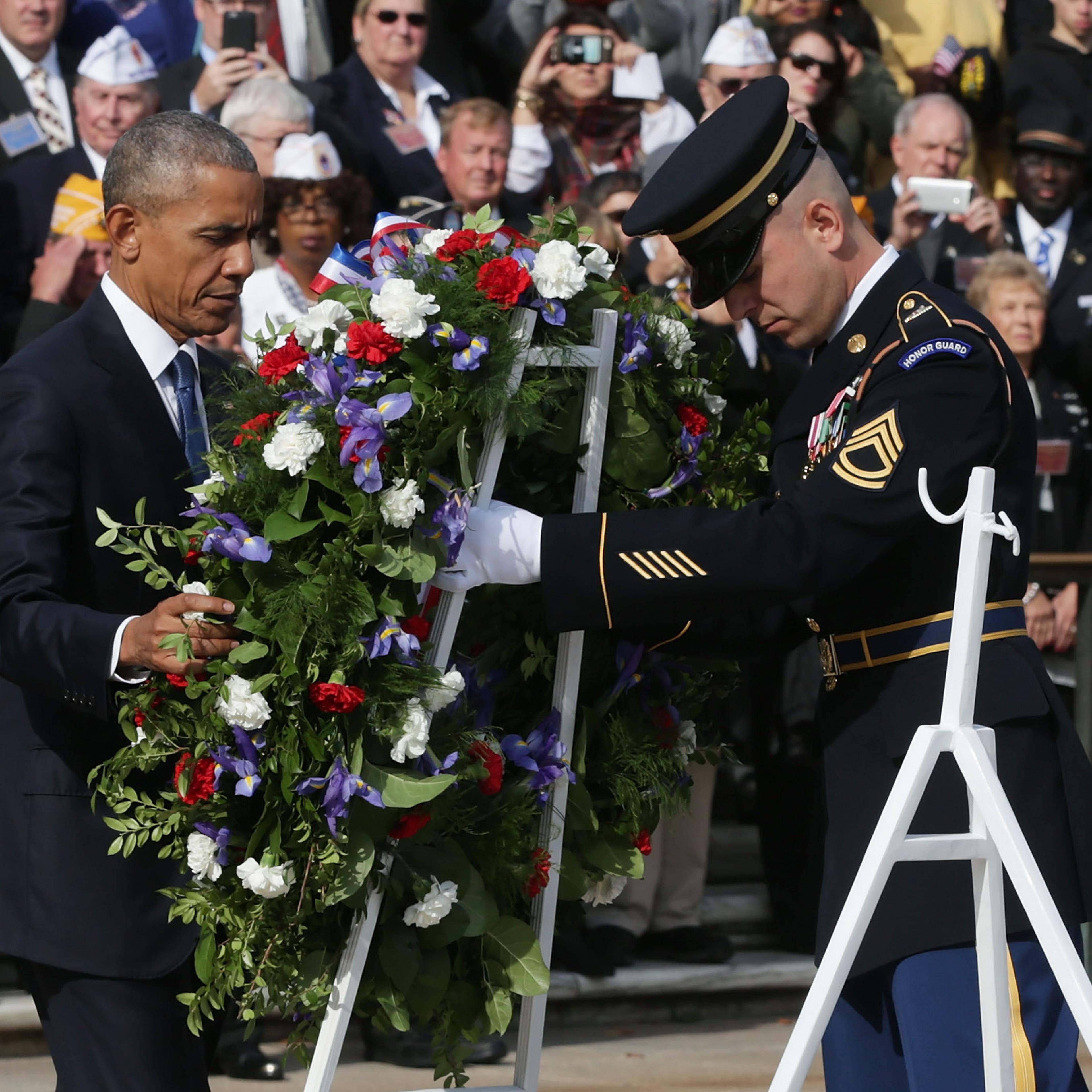 President Obama Lays Wreath At Tomb Of Unknown Soldier On Veterans Day