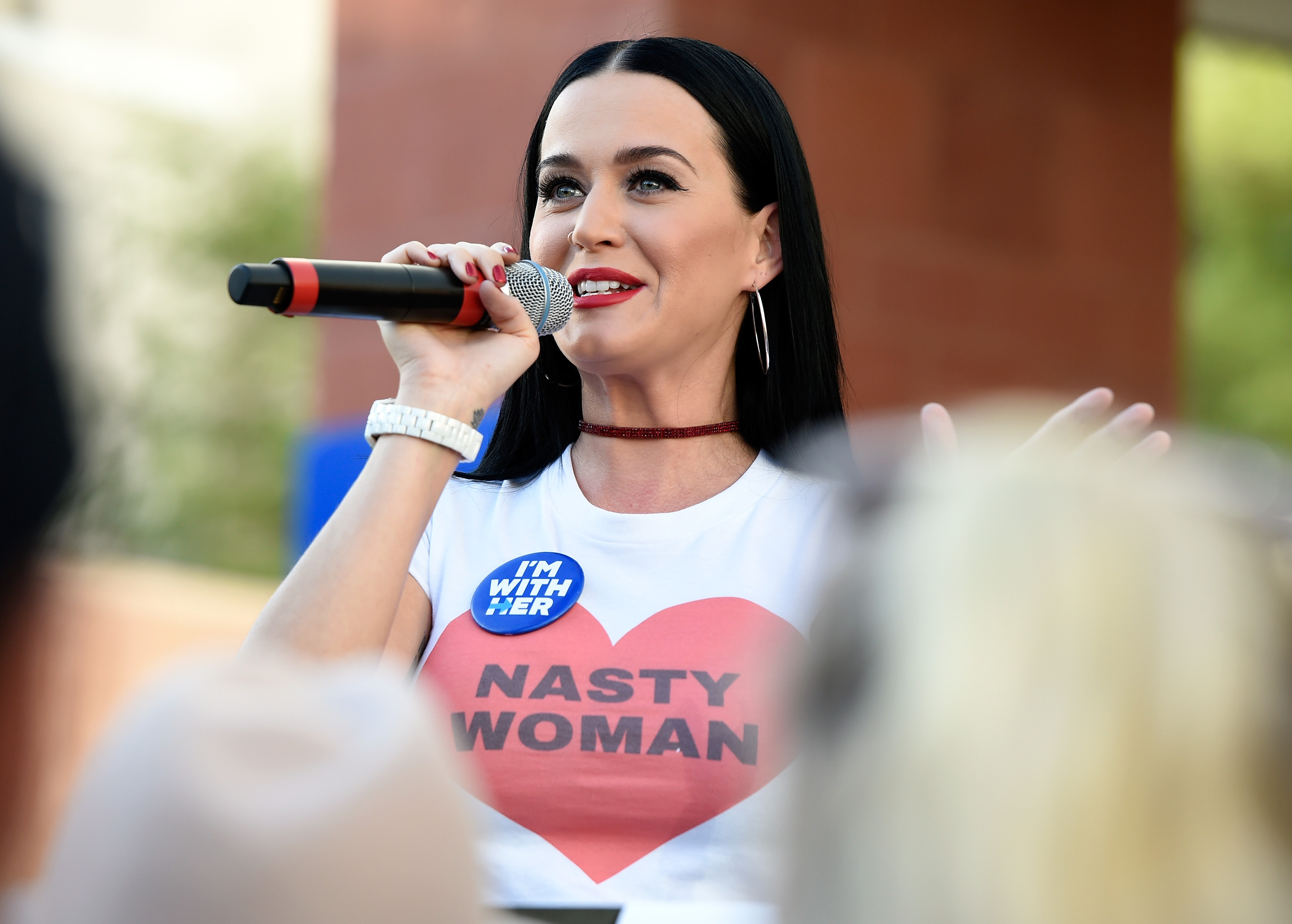 hillary-clinton-katy-perry-s-roar-featured-in-campaign-ad