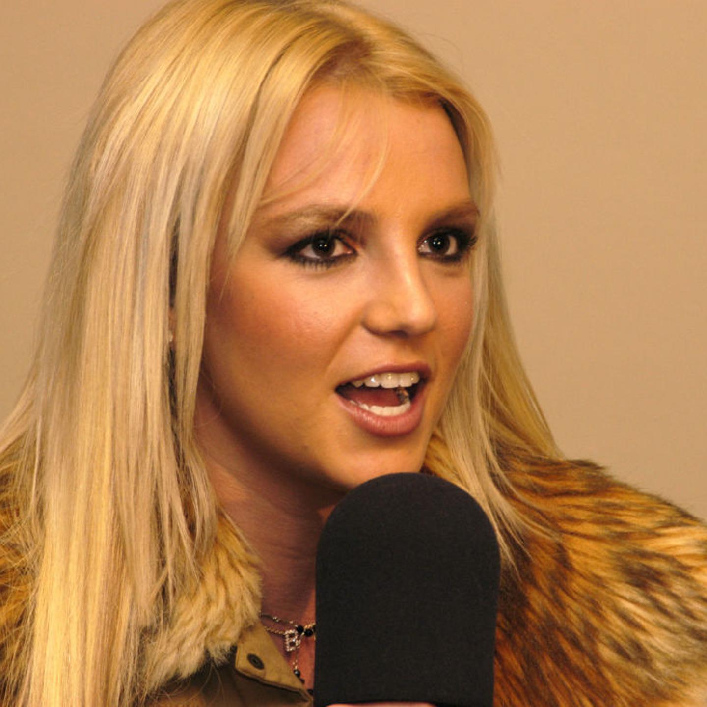 KIIS FM's Jingle Ball 2003 - Backstage