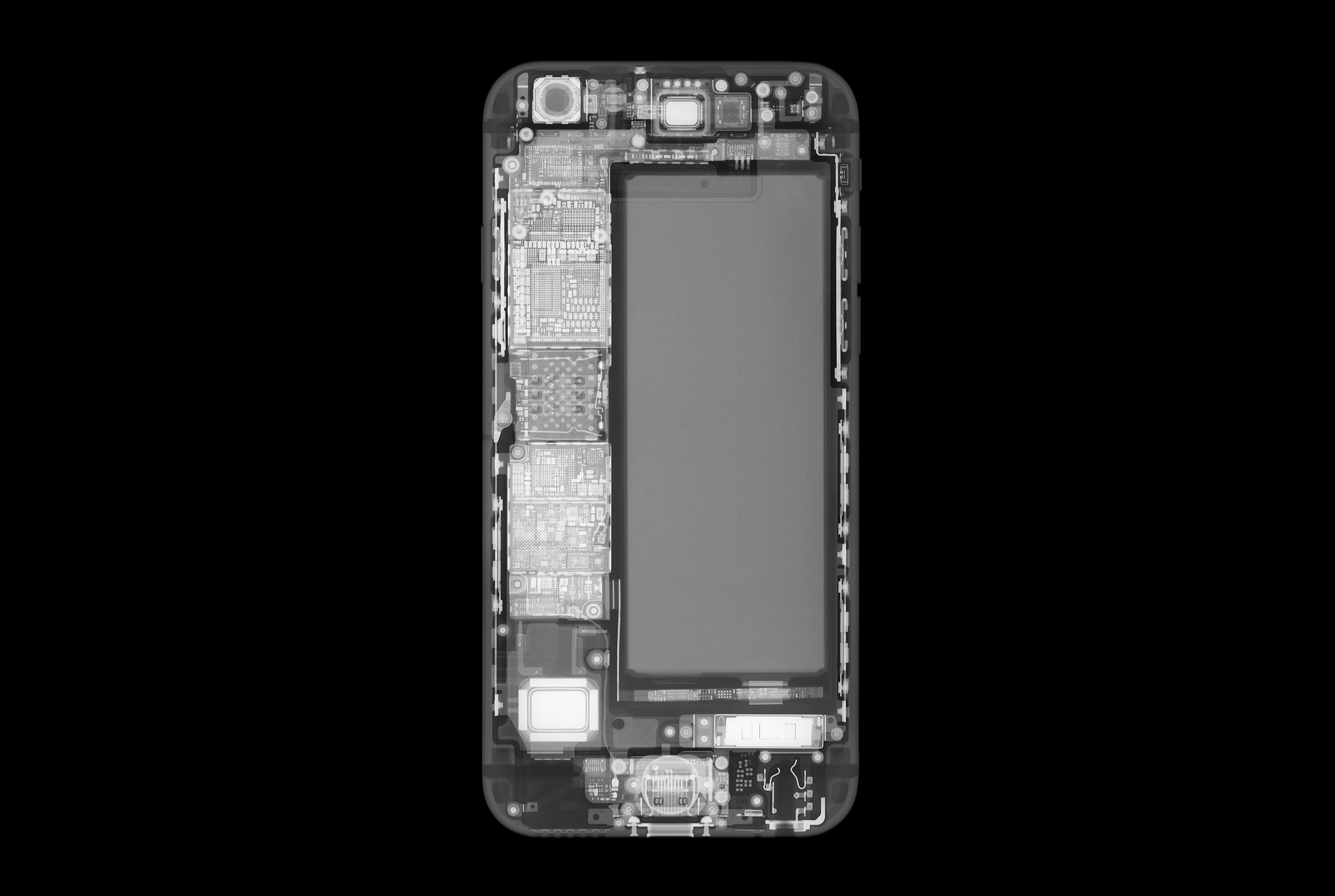 An X-ray image of a smartphone.