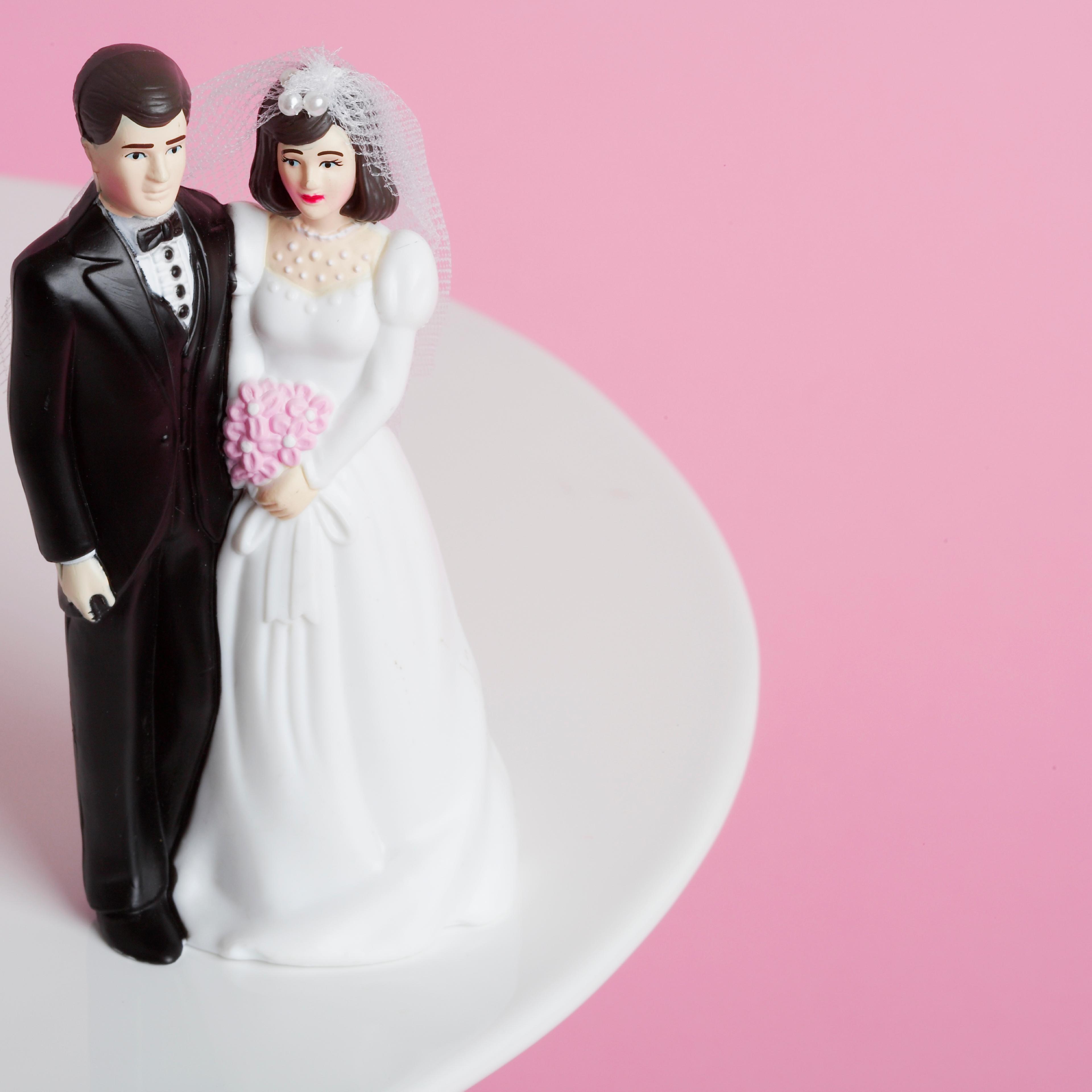 Wedding cake figurines
