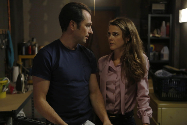 THE AMERICANS -- "Behind the Red Door" -- Episode 6 (Airs Wednesday, April 2, 10:00 PM e/p) -- Pictured: (L-R) Matthew Rhys as Philip Jennings, Keri Russell as Elizabeth Jennings -- CR: Craig Blankenhorn/FX
