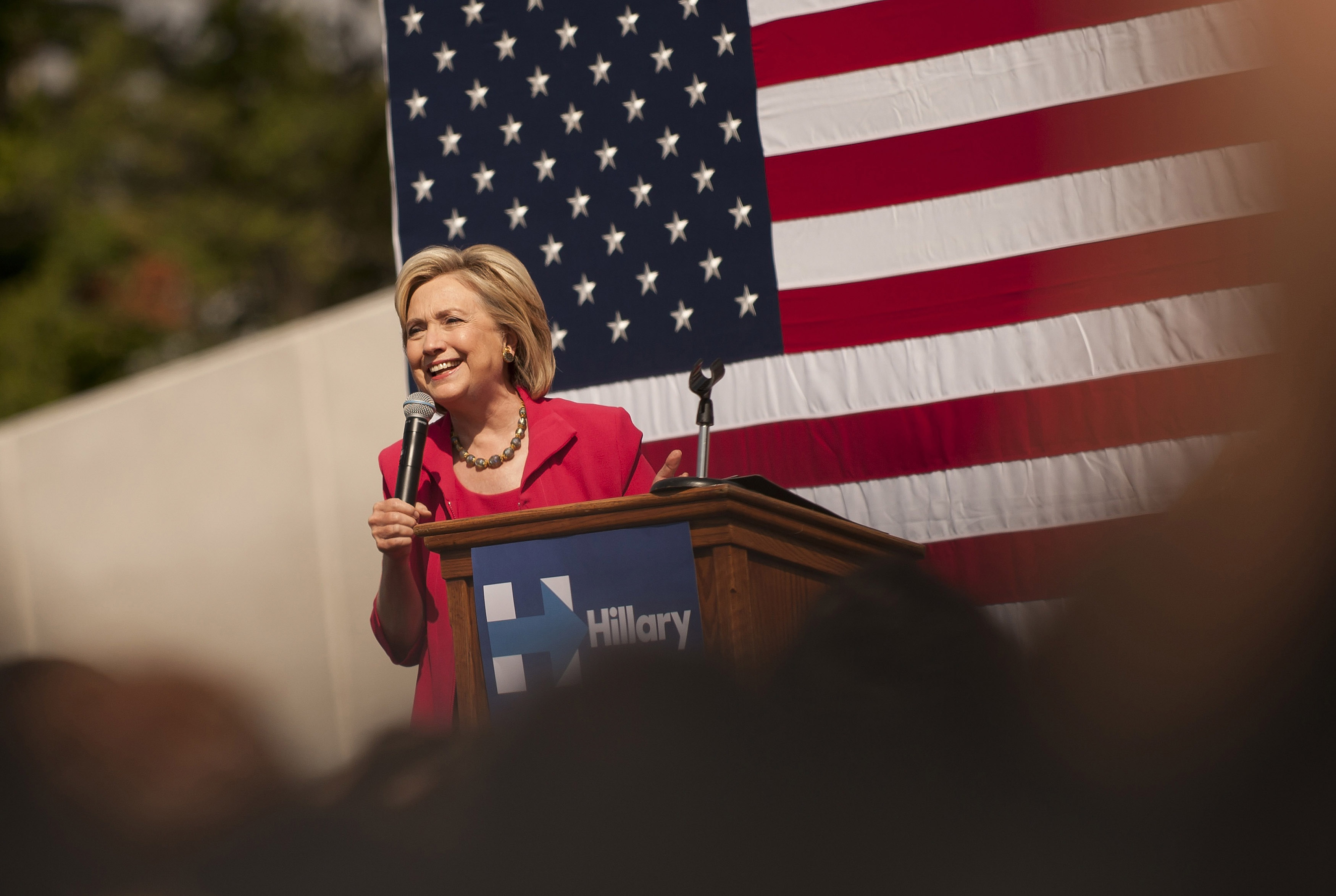 CLEVELAND, OH - AUGUST 27:  Democratic presidential candidate and former U.S. Secretary of State Hillary Clinton speaks to guests gathered for a campaign meeting on the campus of Case Western Reserve University on August 27, 2015 in Cleveland, Ohio. Clin