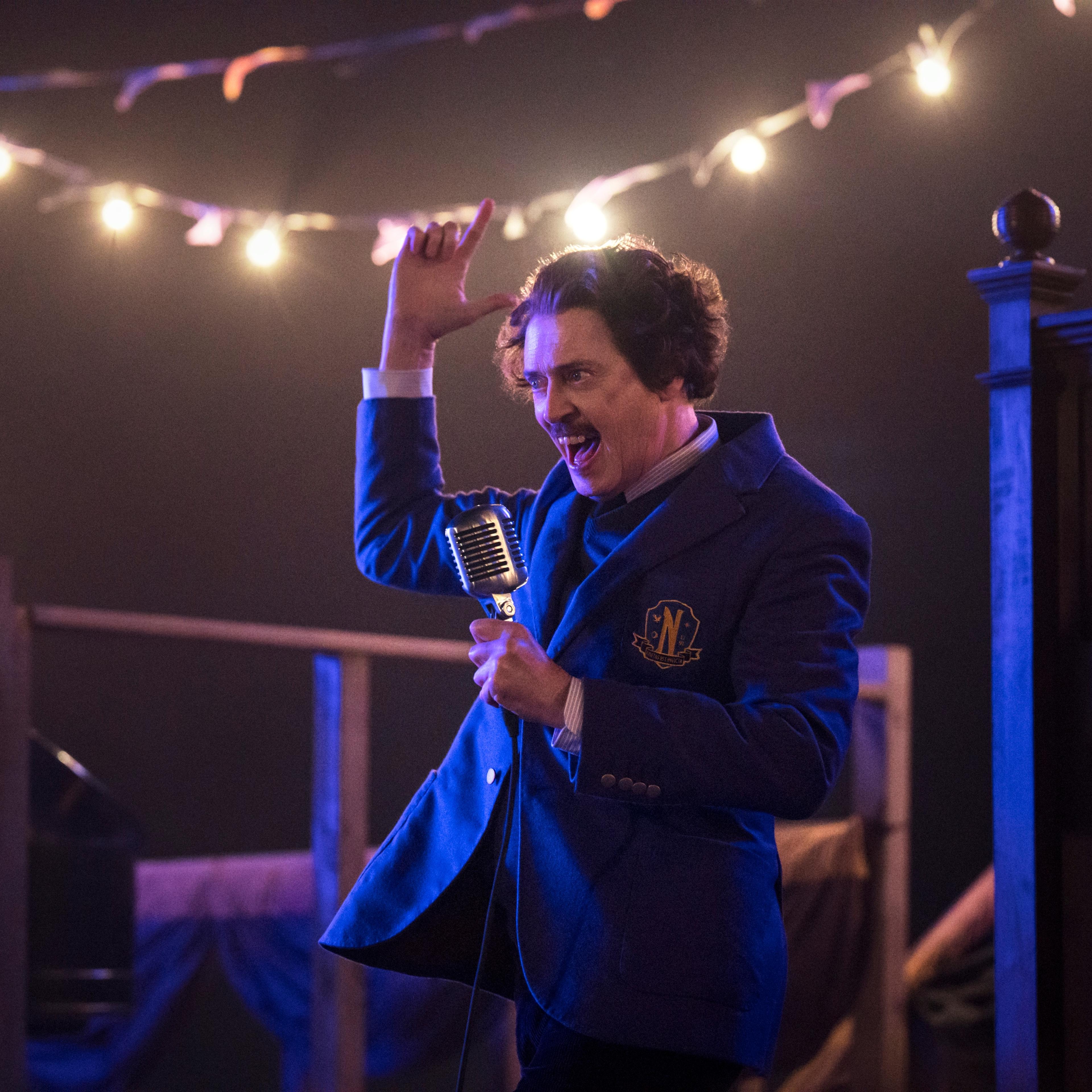 Wednesday. Steve Buscemi as Barry Dort in episode 201 of Wednesday. Cr. Helen Sloan/Netflix © 2025
