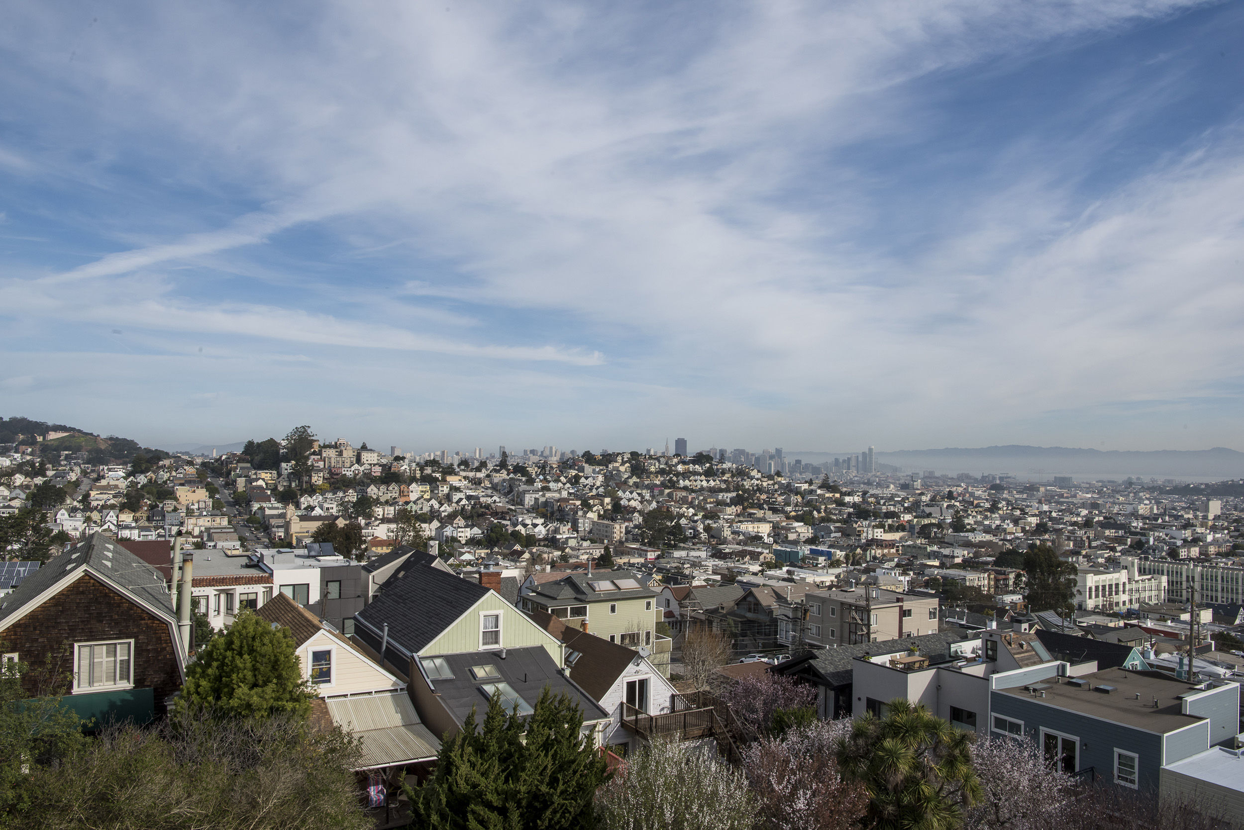 City skyline views from a house listed at US$ 5.49 million are seen in San Francisco, Calif. on Feb. 12, 2016.