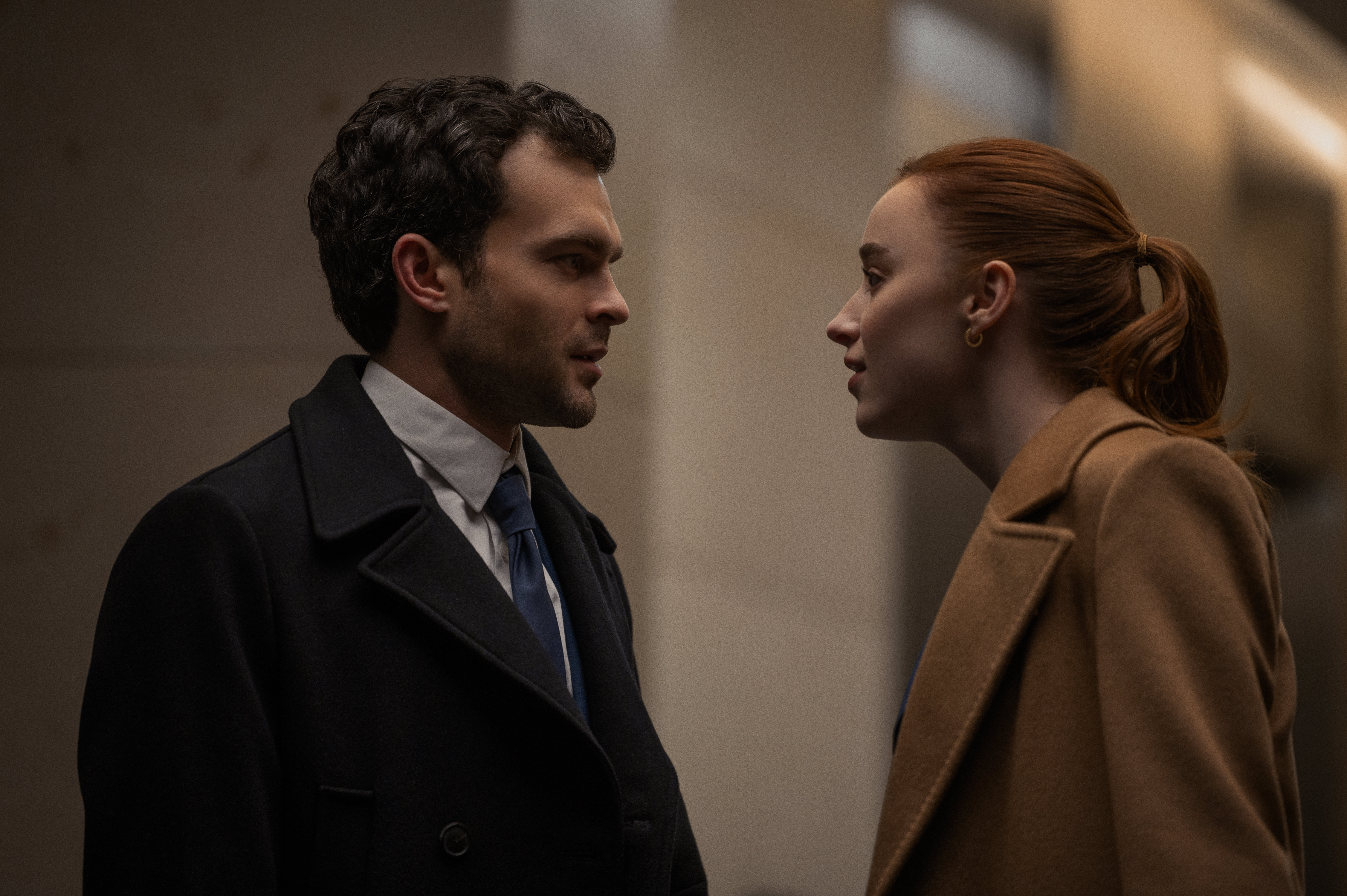 Fair Play. (L to R) Alden Ehrenreich as Luke and Phoebe Dynevor as Emily in Fair Play. Cr. Sergej Radovic / Courtesy of Netflix