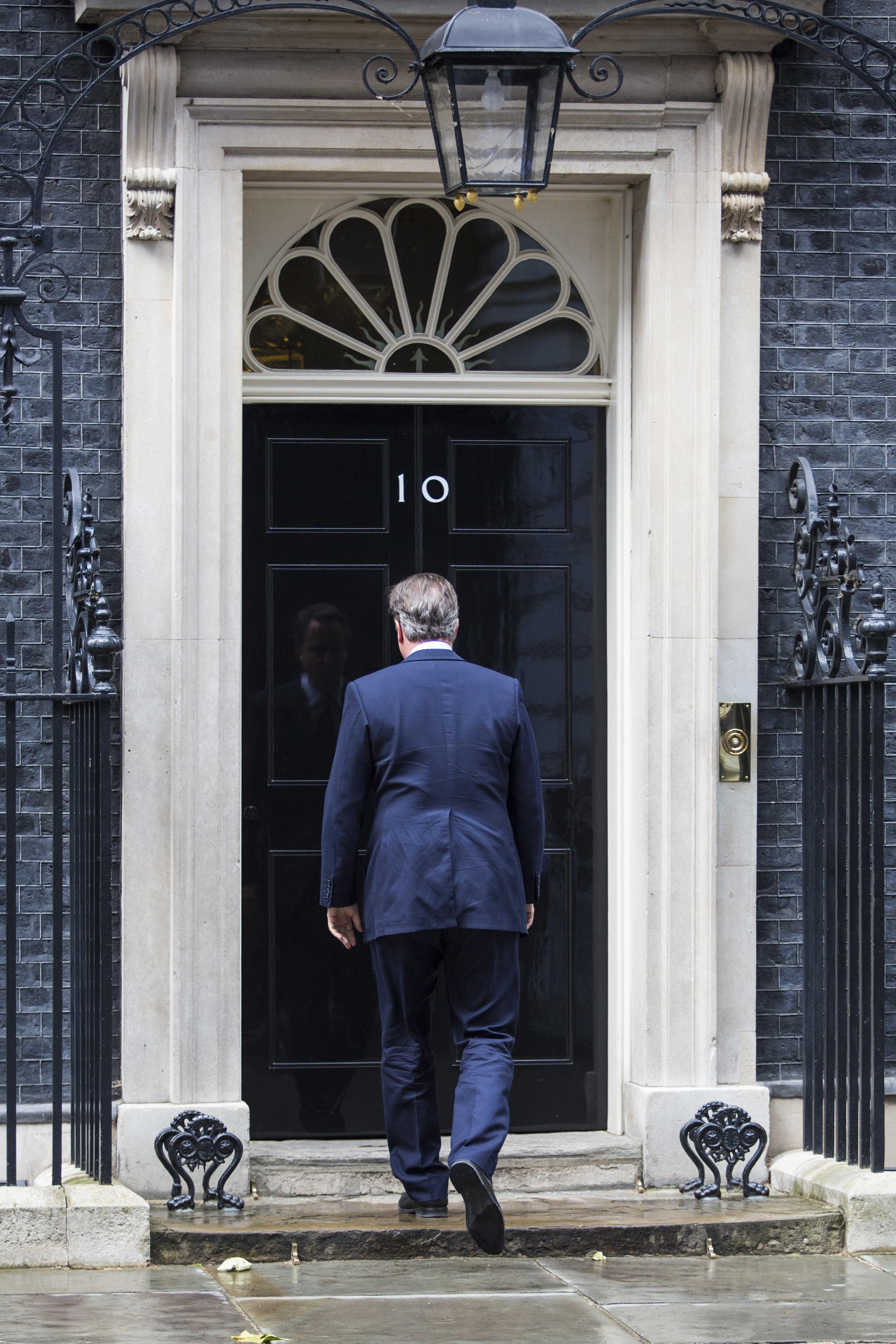 David Cameron Announces He Will Stand Aside As Prime Minister By Wednesday Evening