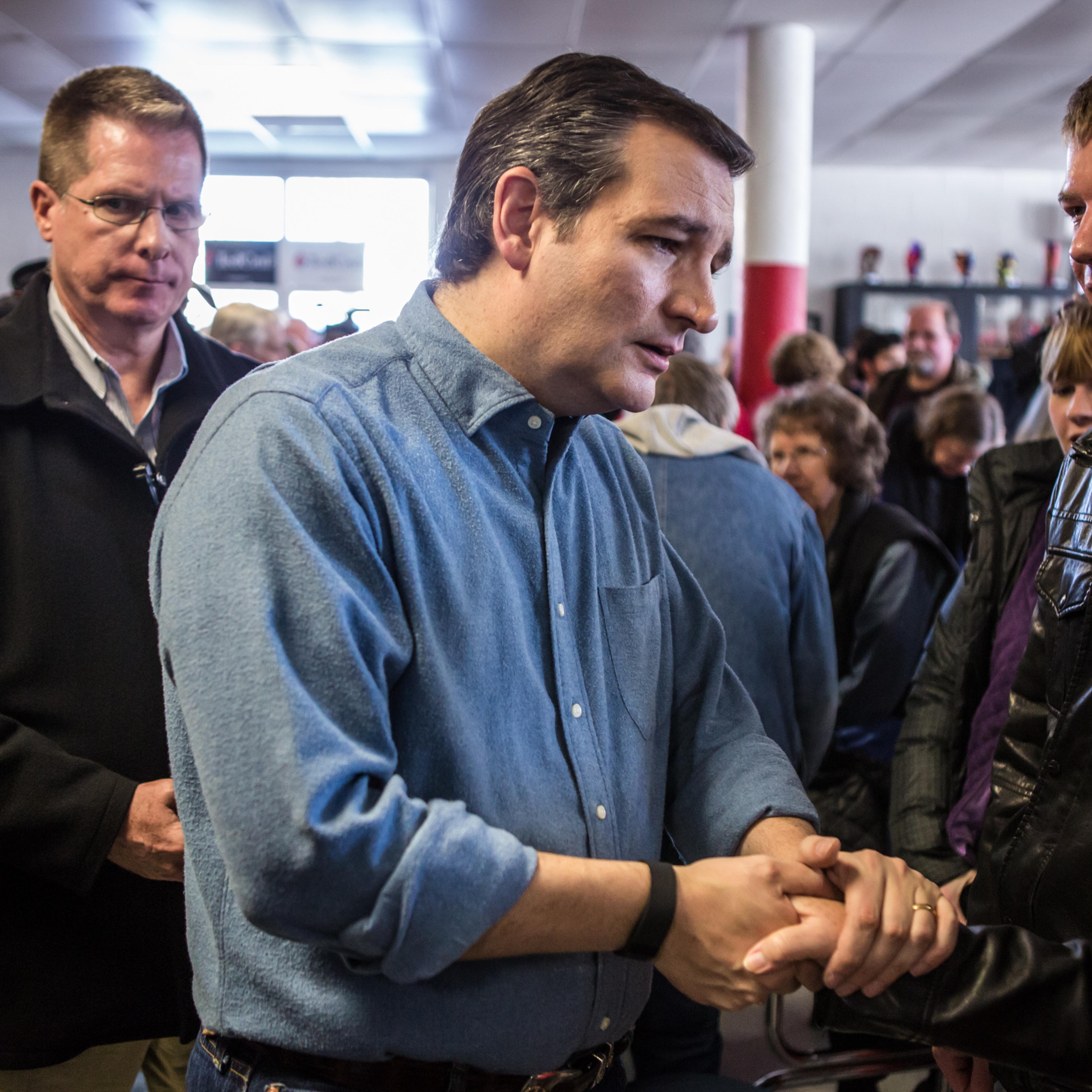 HUBBARD, IA - JANUARY 30: Republican presidential candidate Sen. Ted Cruz (R-TX) (C) greets audience members after speaking at a campaign event at South Hardin Middle School on January 30, 2016 in Hubbard, Iowa. The Democratic and Republican Iowa Caucuse