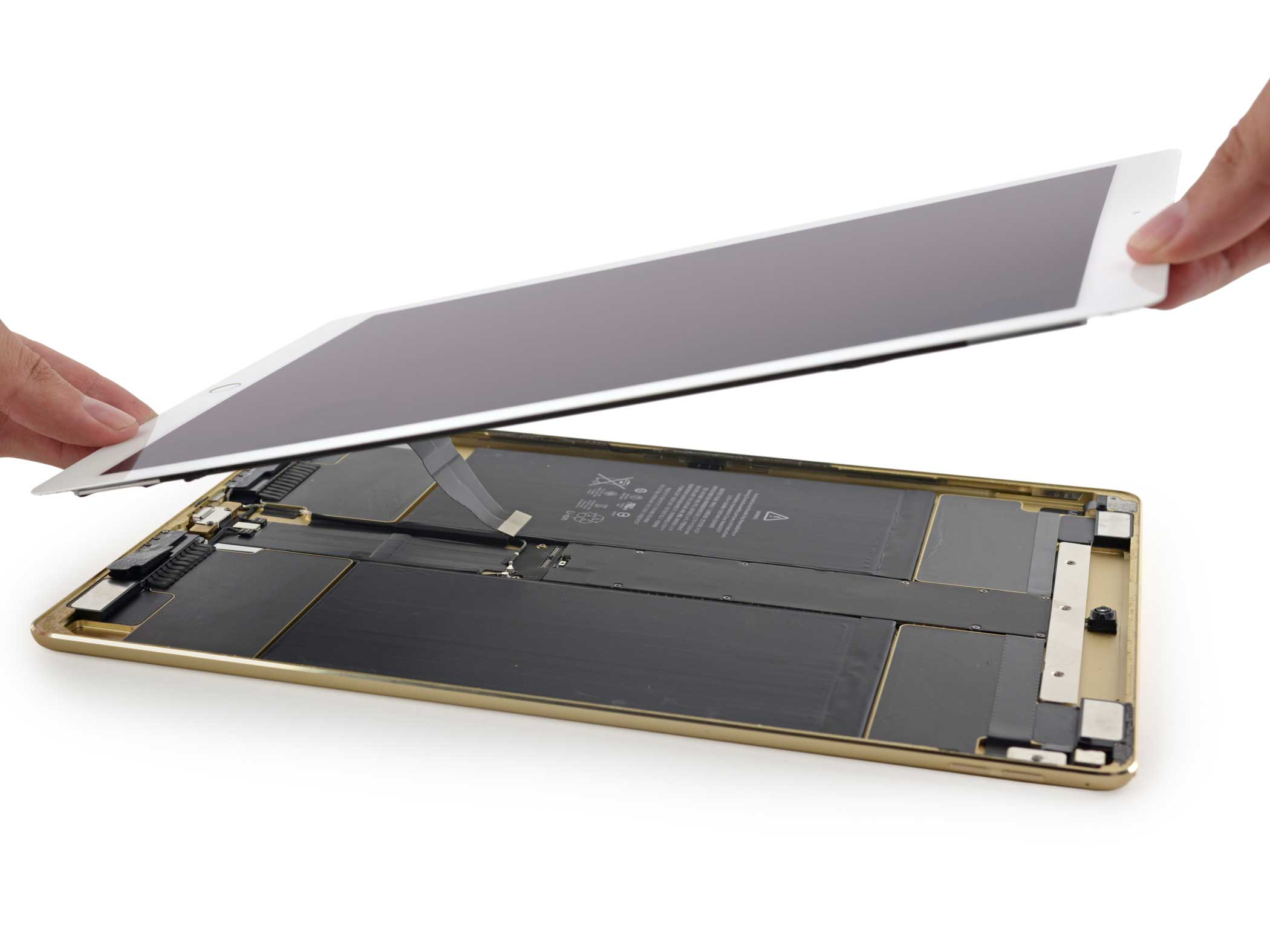 Now let's take a look under the iPad Pro's hood. The tablet's display cables connect in the middle of the device, unlike those of the iPad Air 2 which were located near the lower edge.