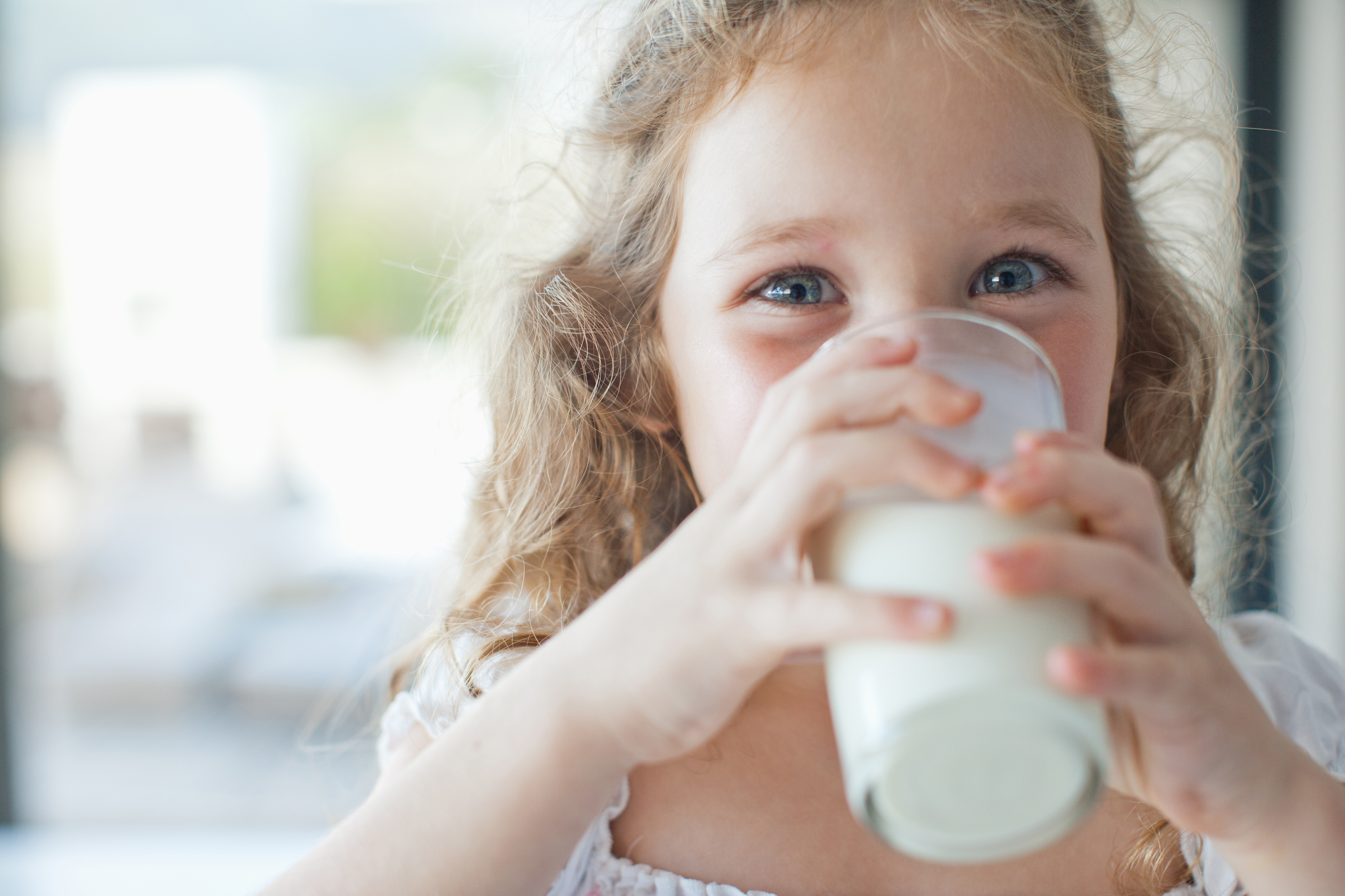 girl-drinking-milk