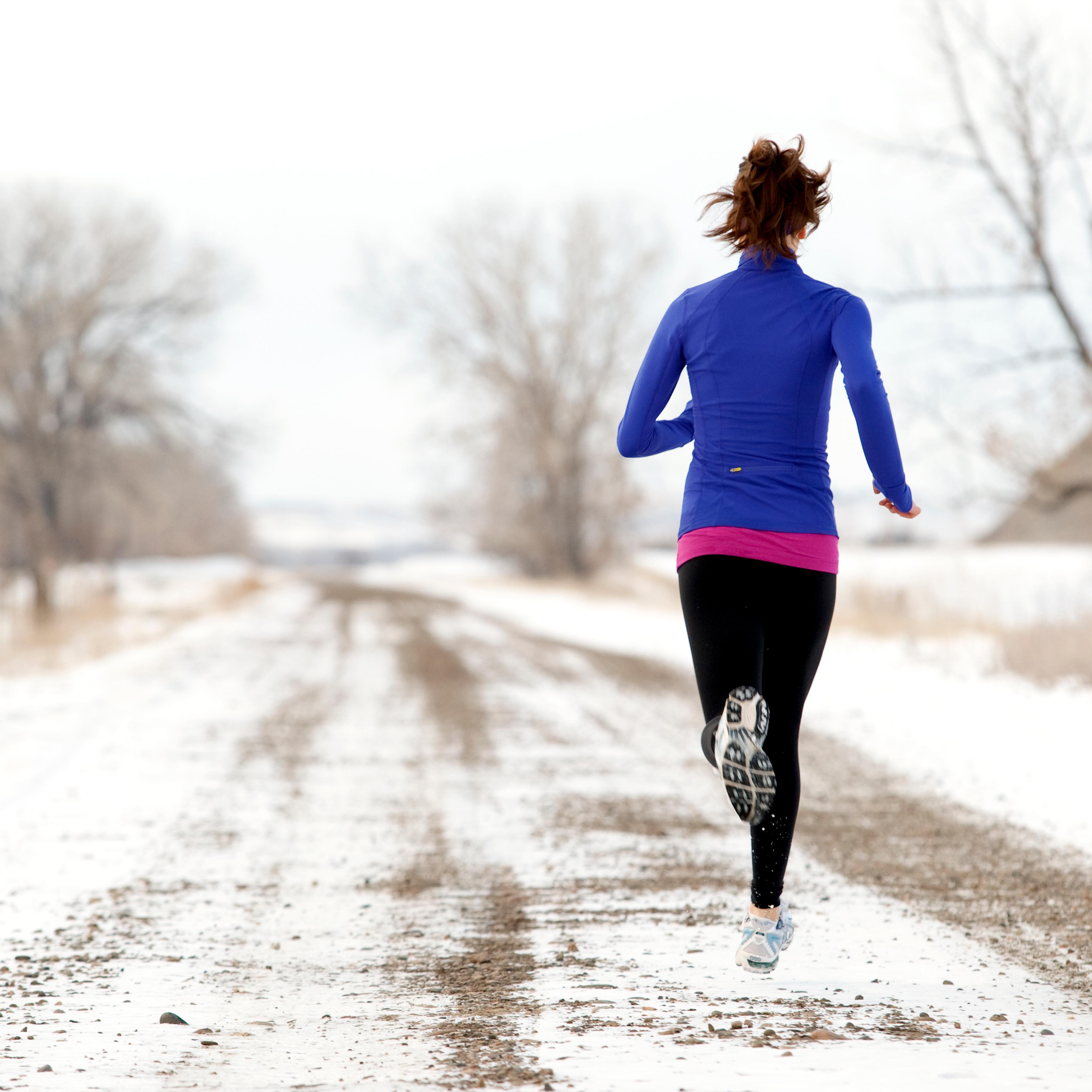 woman-exercise-outside-winter