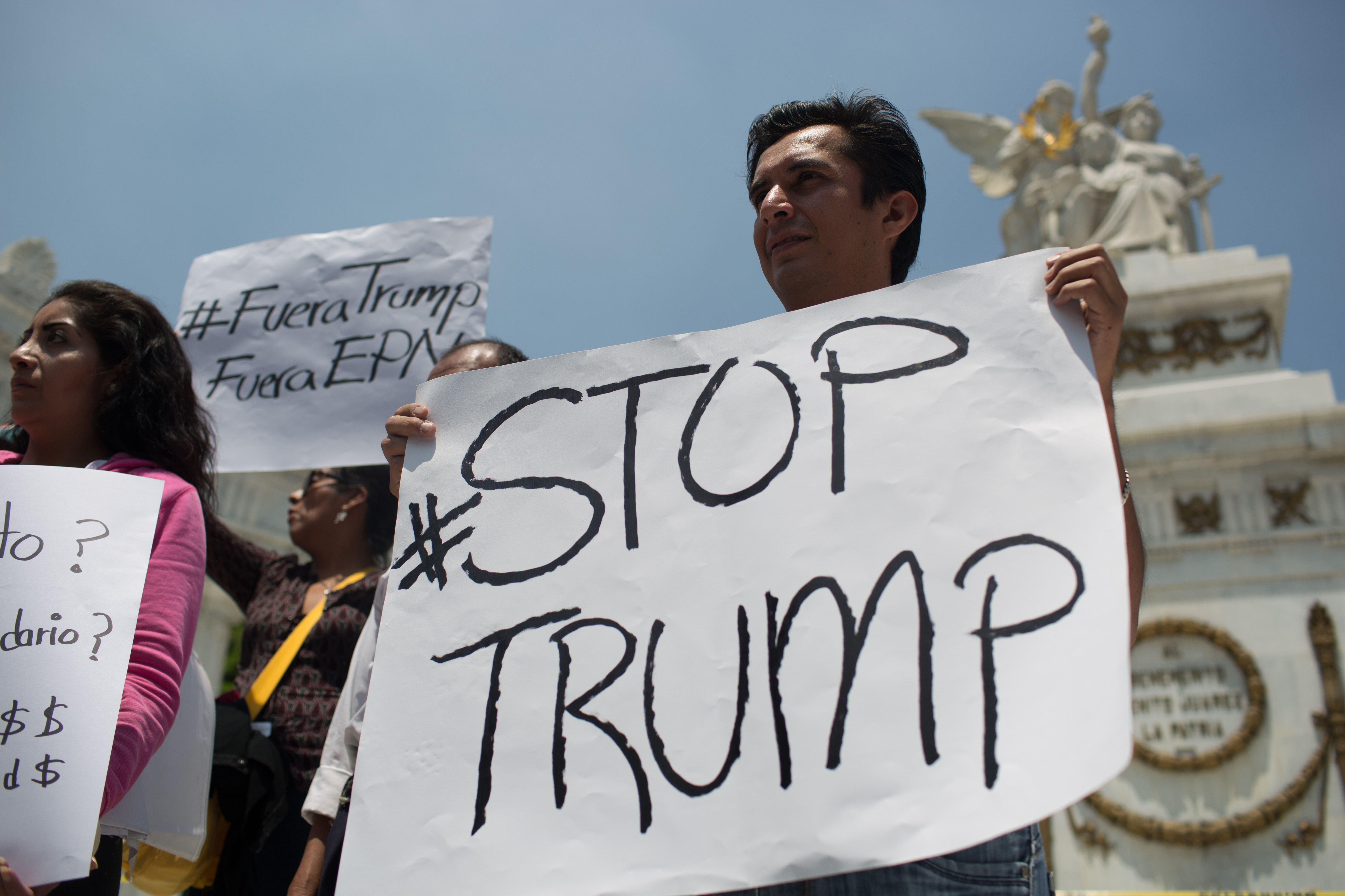 Trump Heads to Mexico Looking to Shake Up U.S. Presidential Race