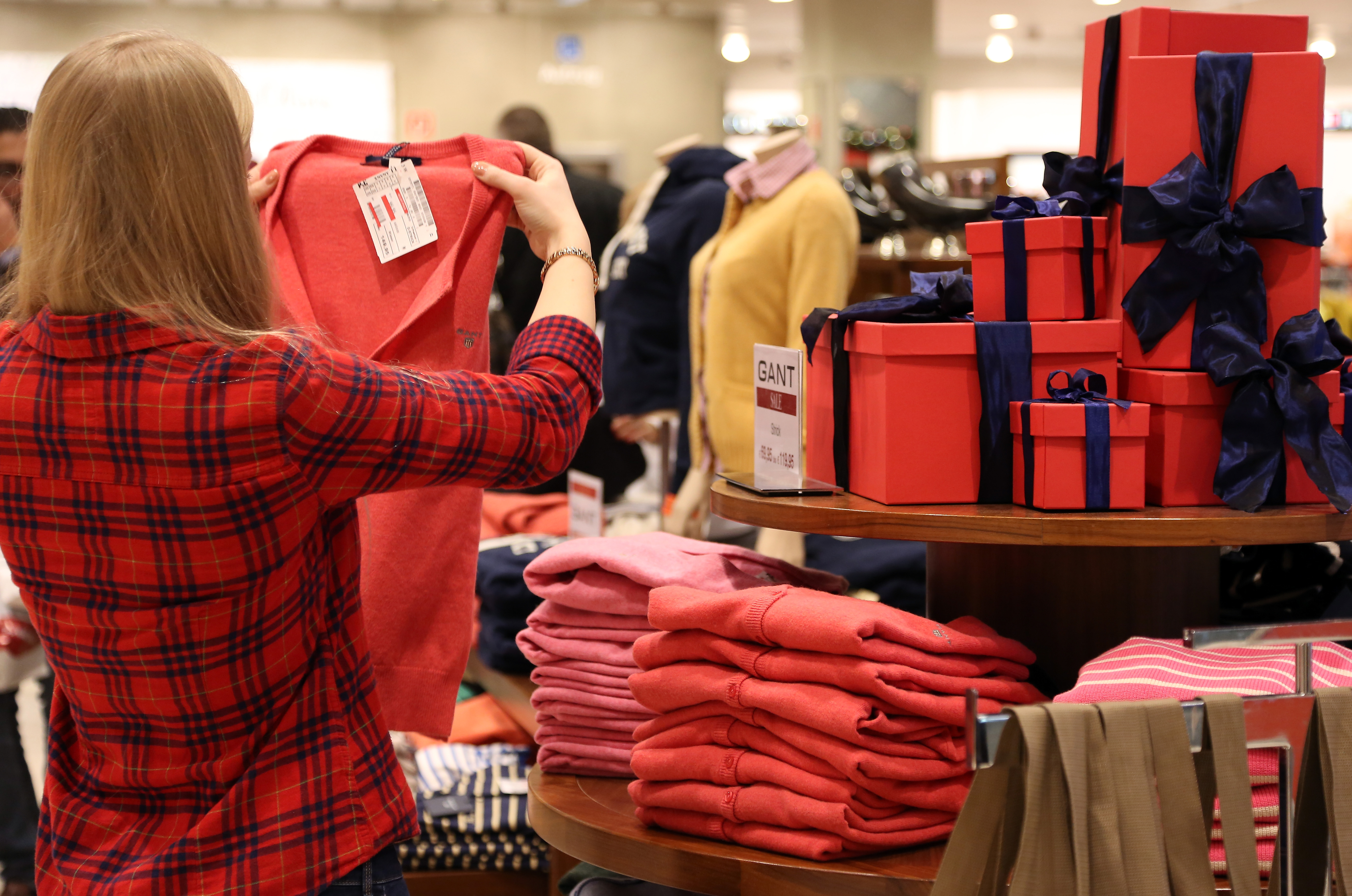 bad sales for retailers selling cold weather goods 2015