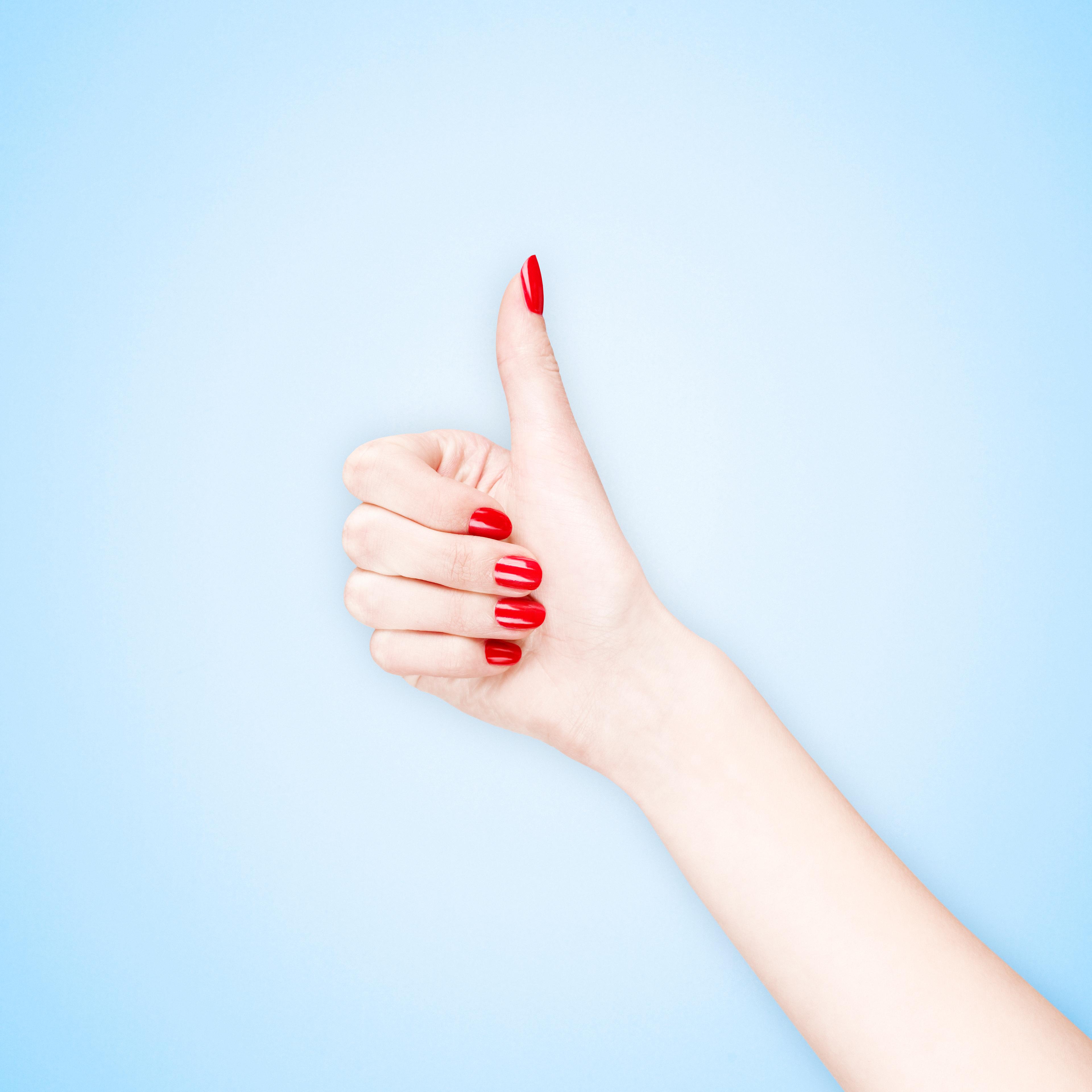 woman-thumbs-up
