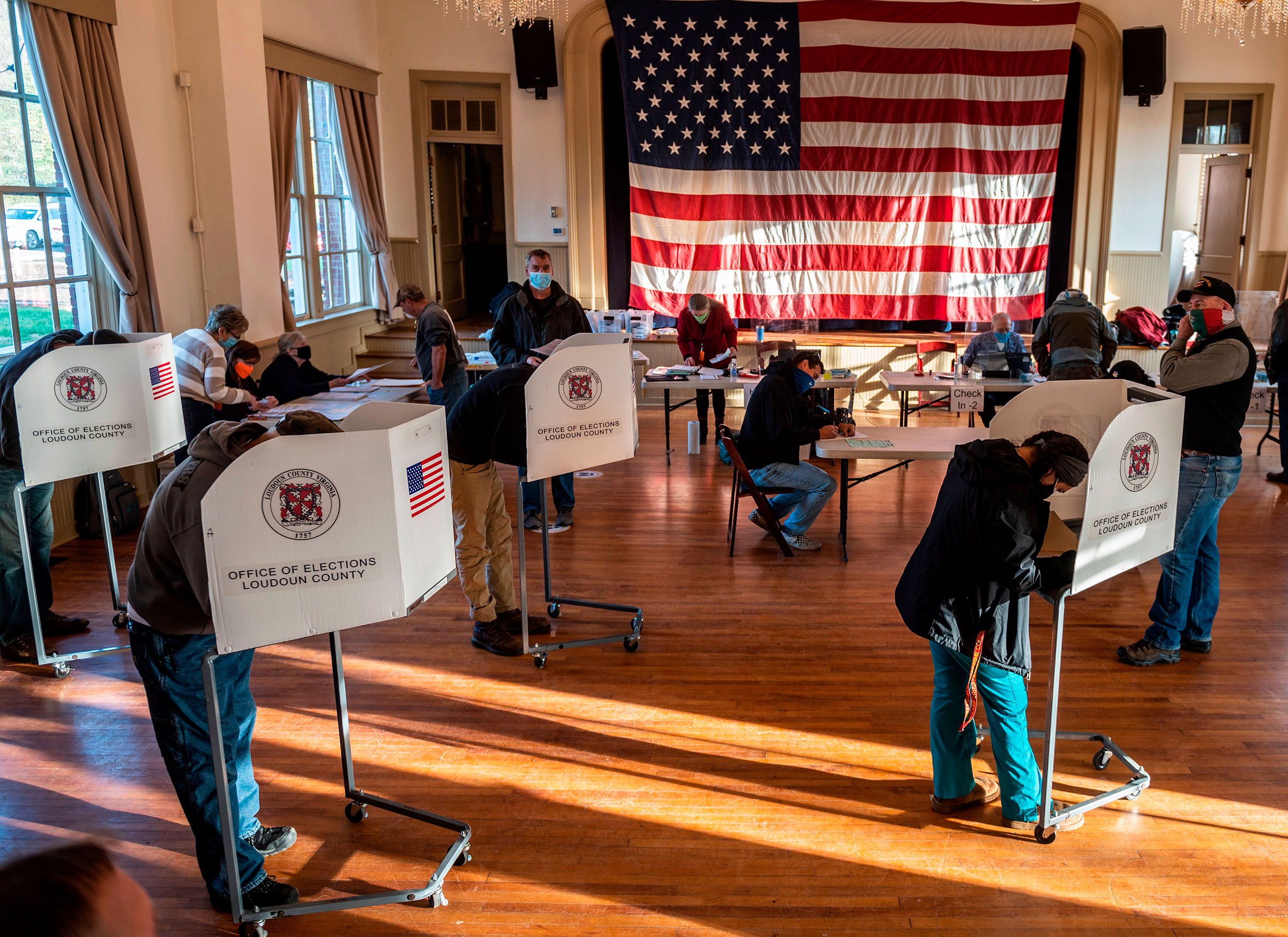 TOPSHOT-US-VOTE-VIRGINIA