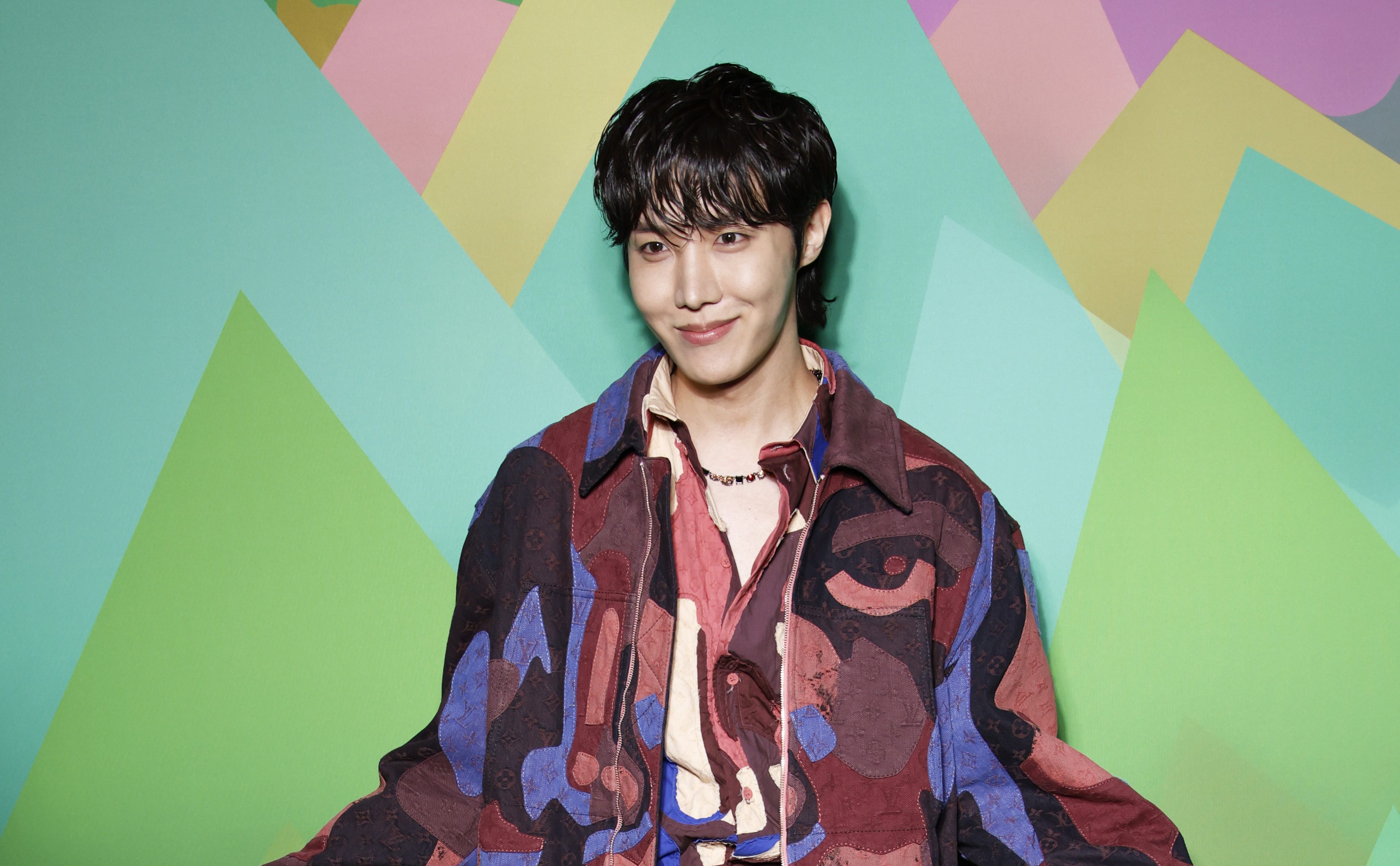 J Hope attends the Louis Vuitton Menswear Fall-Winter 2023-2024 show as part of Paris Fashion Week on January 19, 2023 in Paris.