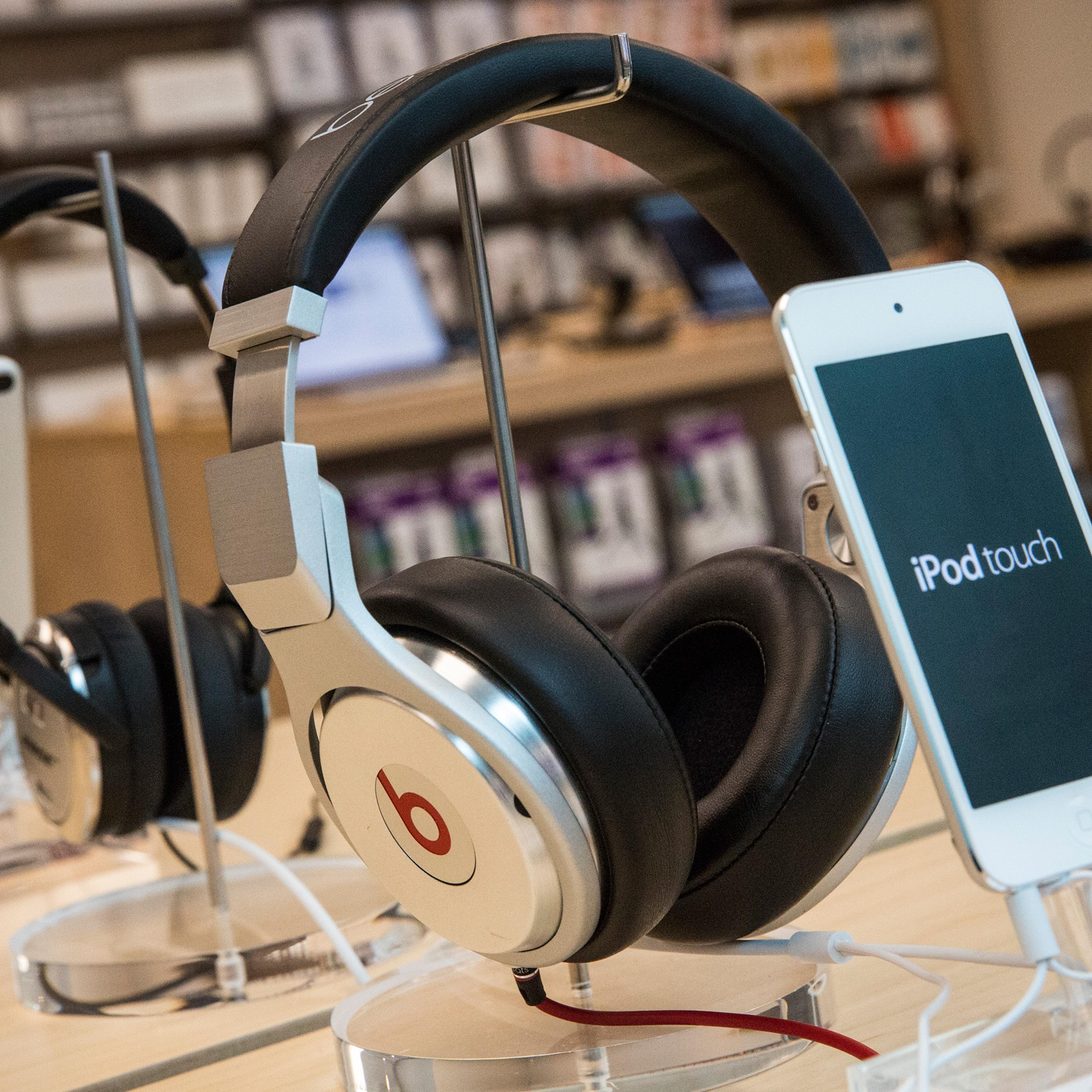 Apple Said To Be In Talks To Purchase Beats Headphones Company