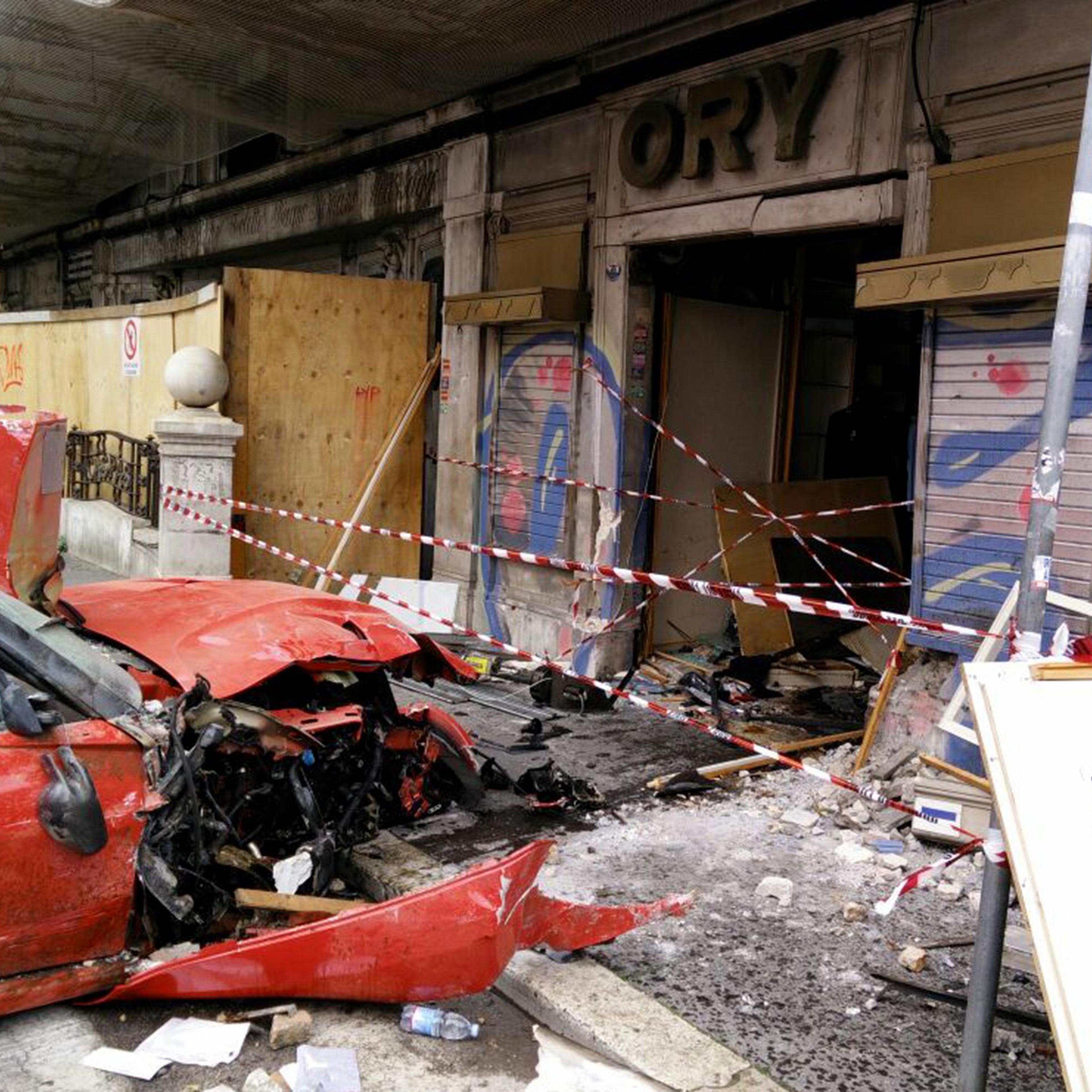 Ferrari 599 GTB Driver Crashes into a Shop In Rome