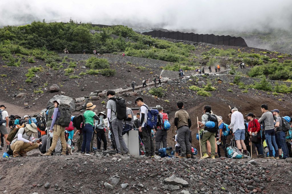mt-fuji-hikers-overtourism.jpg