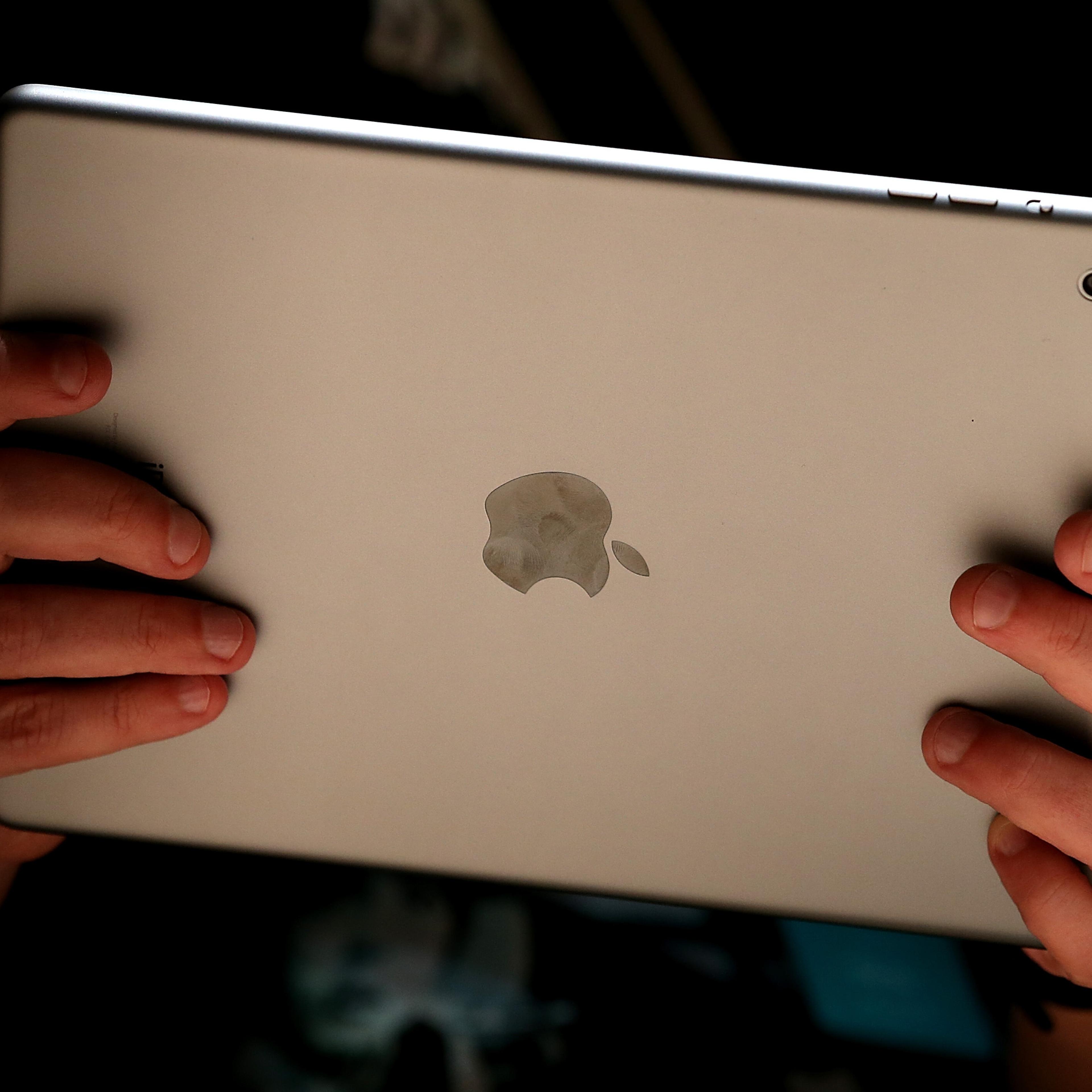 Apple Unveils New Versions Of Popular iPad