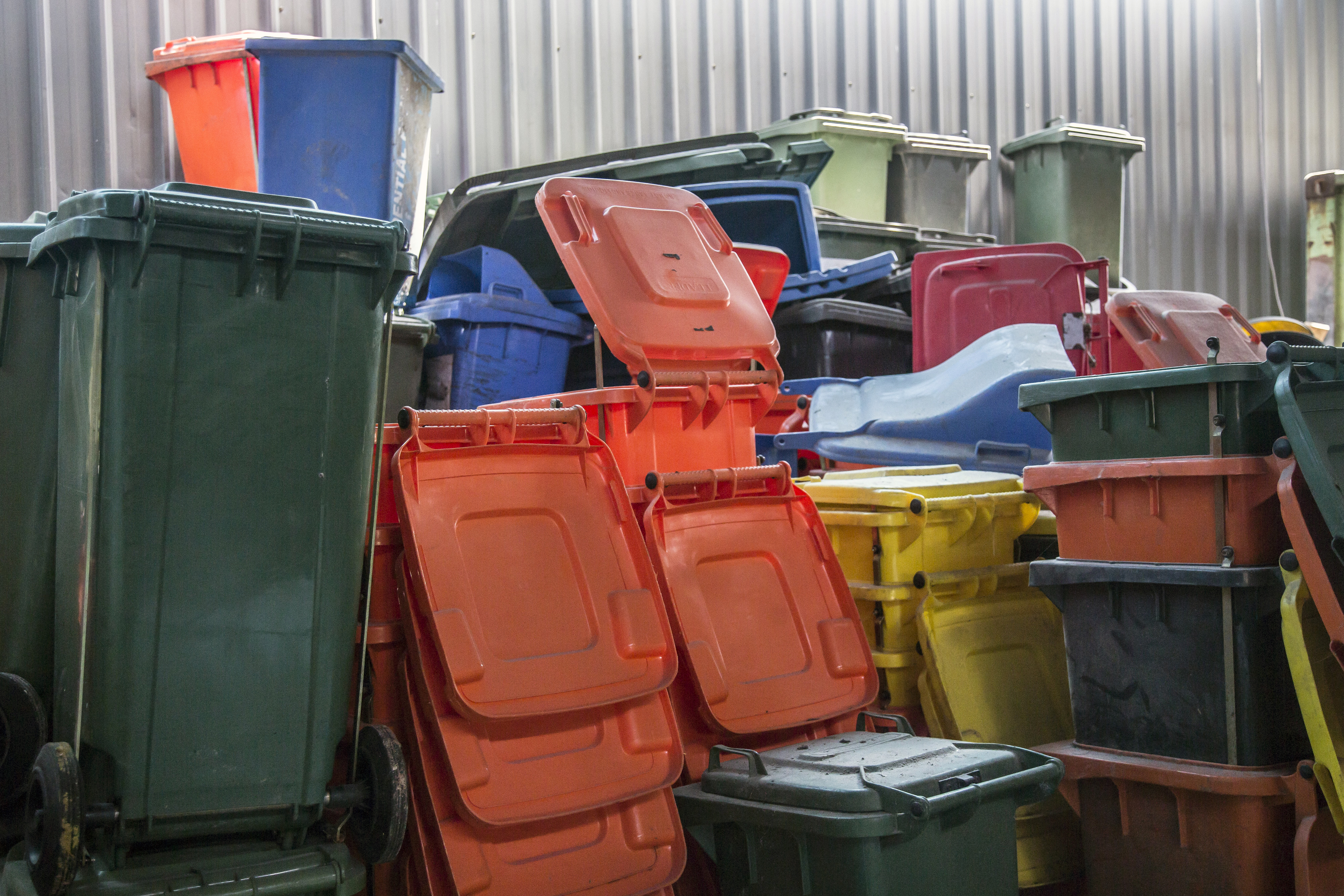 wheelie bin