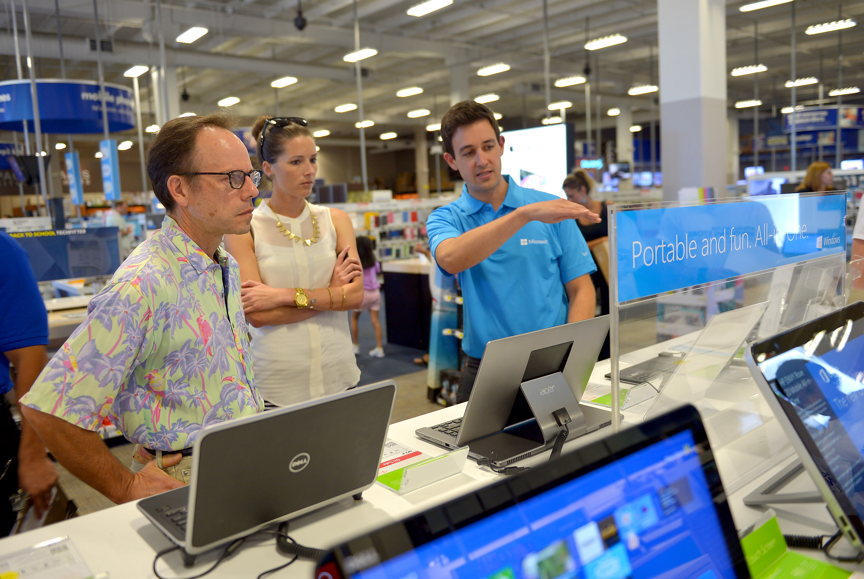 Microsoft Celebrates Opening Of Windows Store Only At Best Buy With Major League Soccer
