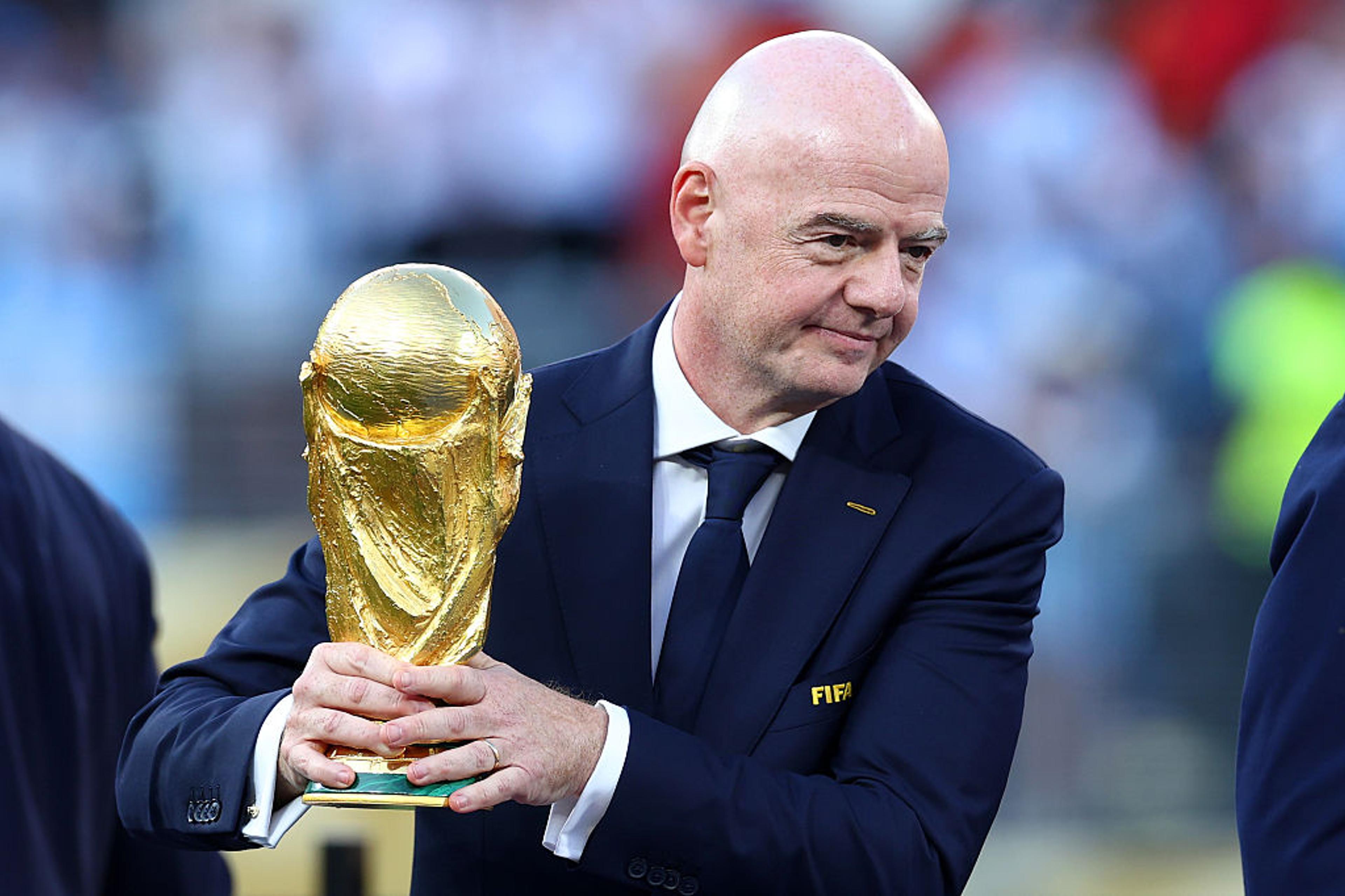 FIFA lên án những "nỗ lực phối hợp" nhằm "hạ bệ" chủ tịch Infantino 2 FIFA's Infantino Scraps World Cup Investment Plan. But Is It Too Little, Too Late?