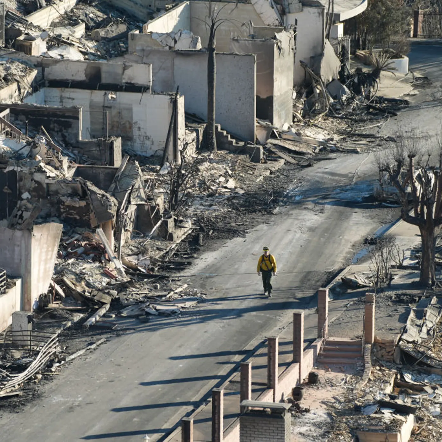 Death toll rises to 25 amid new Los Angeles warnings
