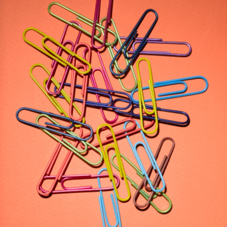 colored-paper-clips