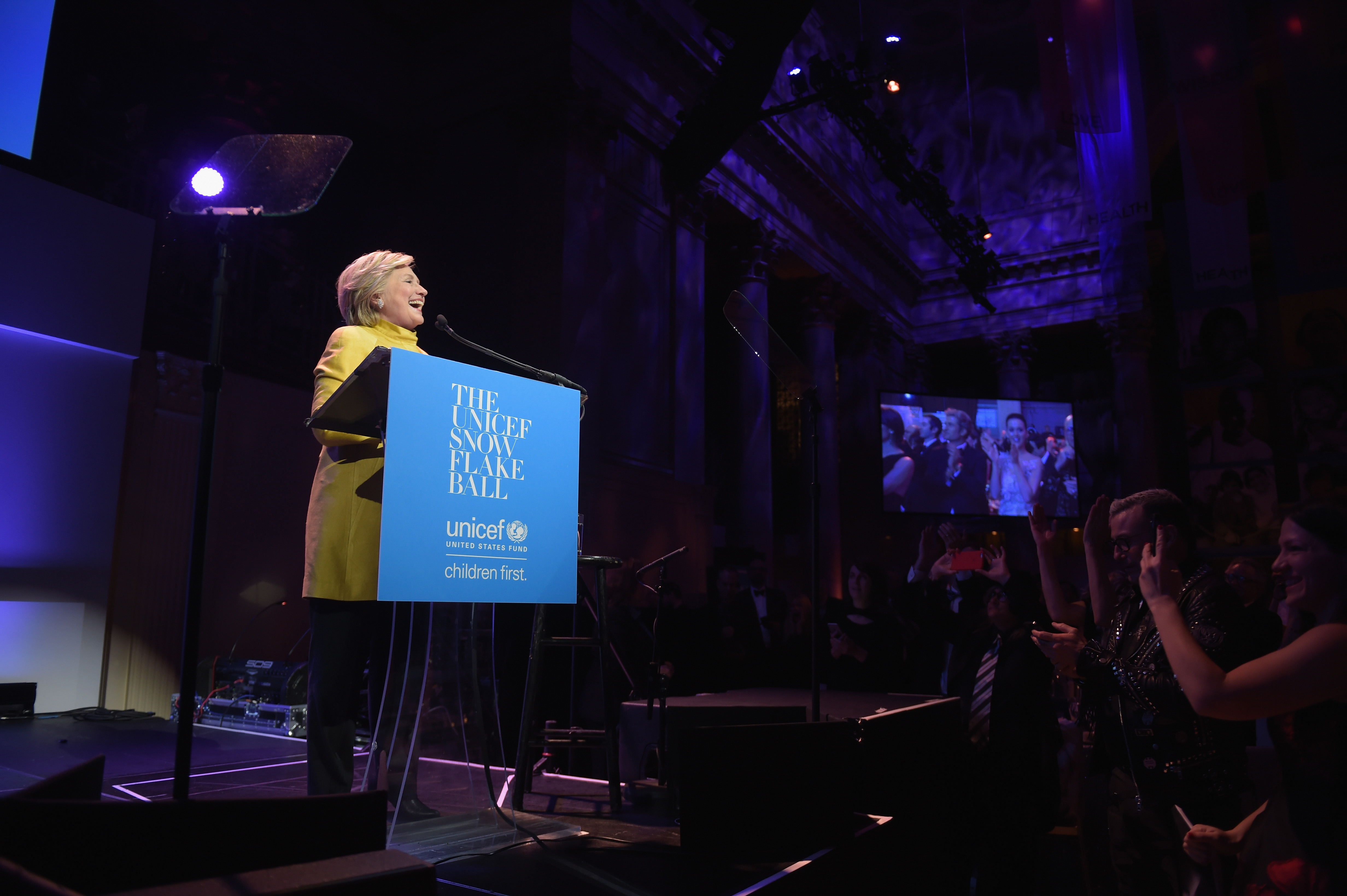 hillary clinton lead over donald trump popular vote