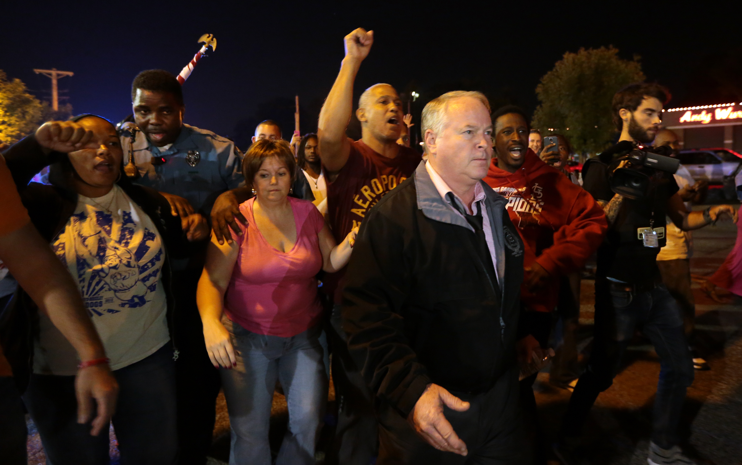 Protesters call for resignation of Ferguson police chief