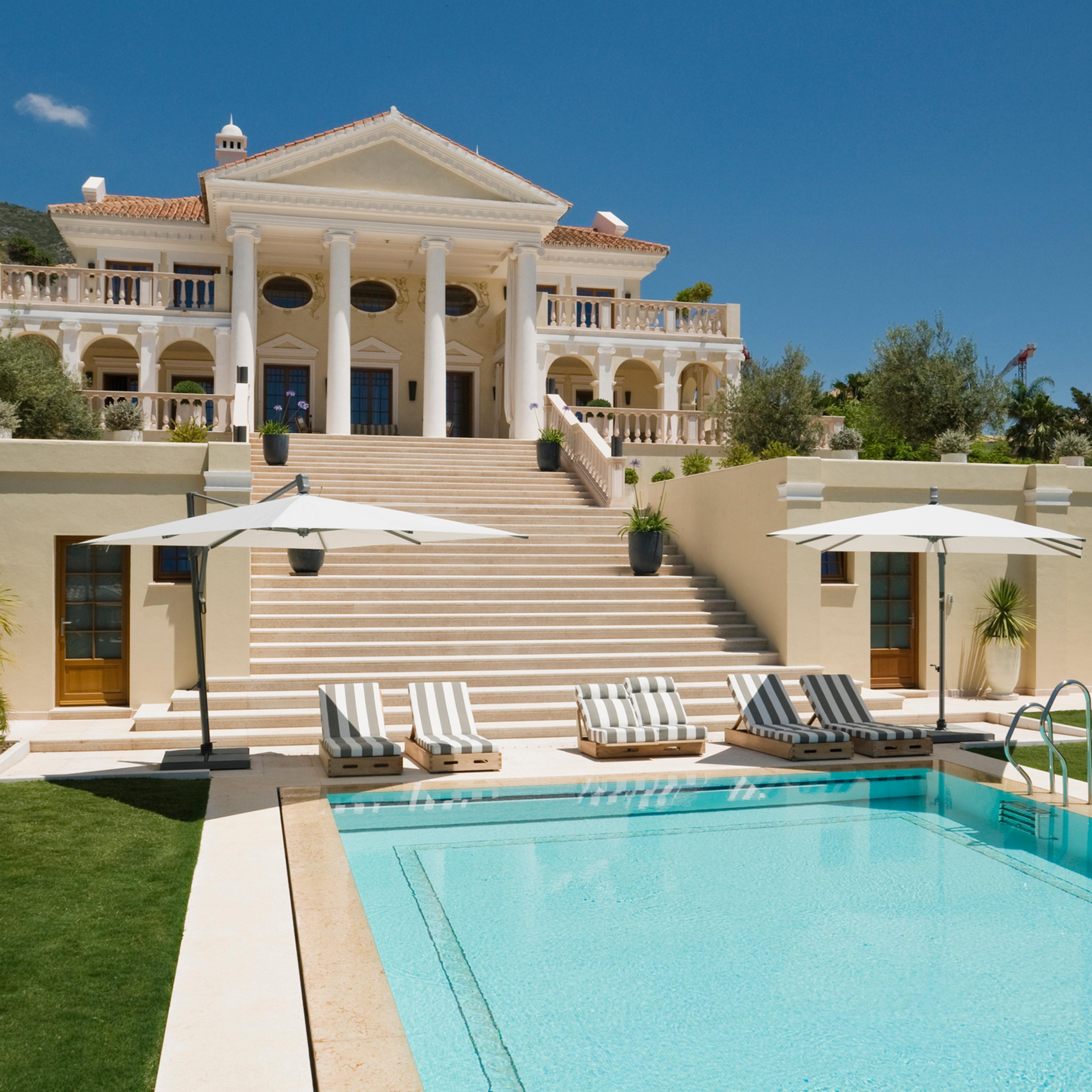 Luxury Home With Swimming Pool