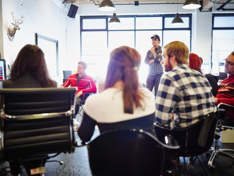 people-meeting-office